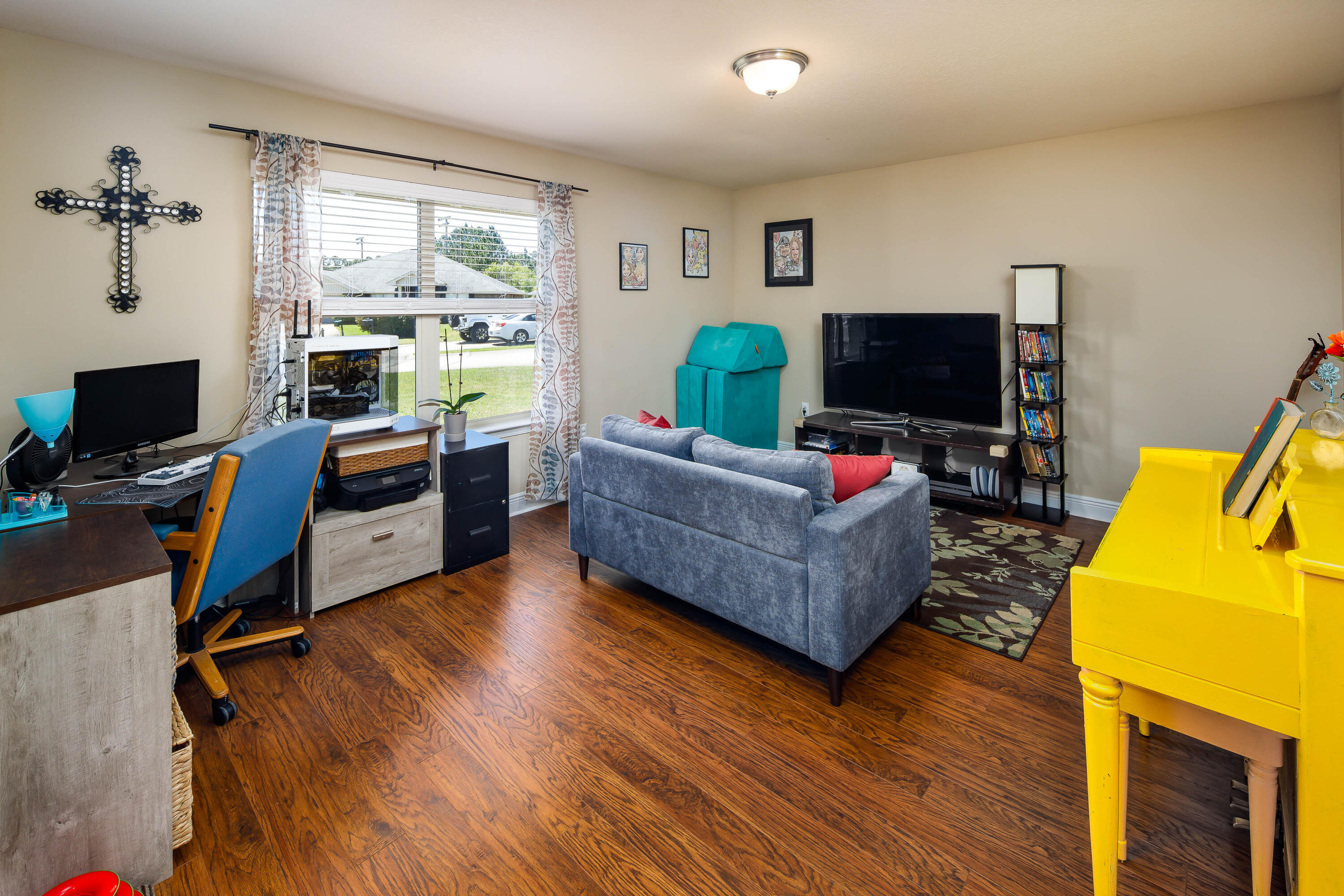 CREETWOOD VILLAGE - Residential Lease