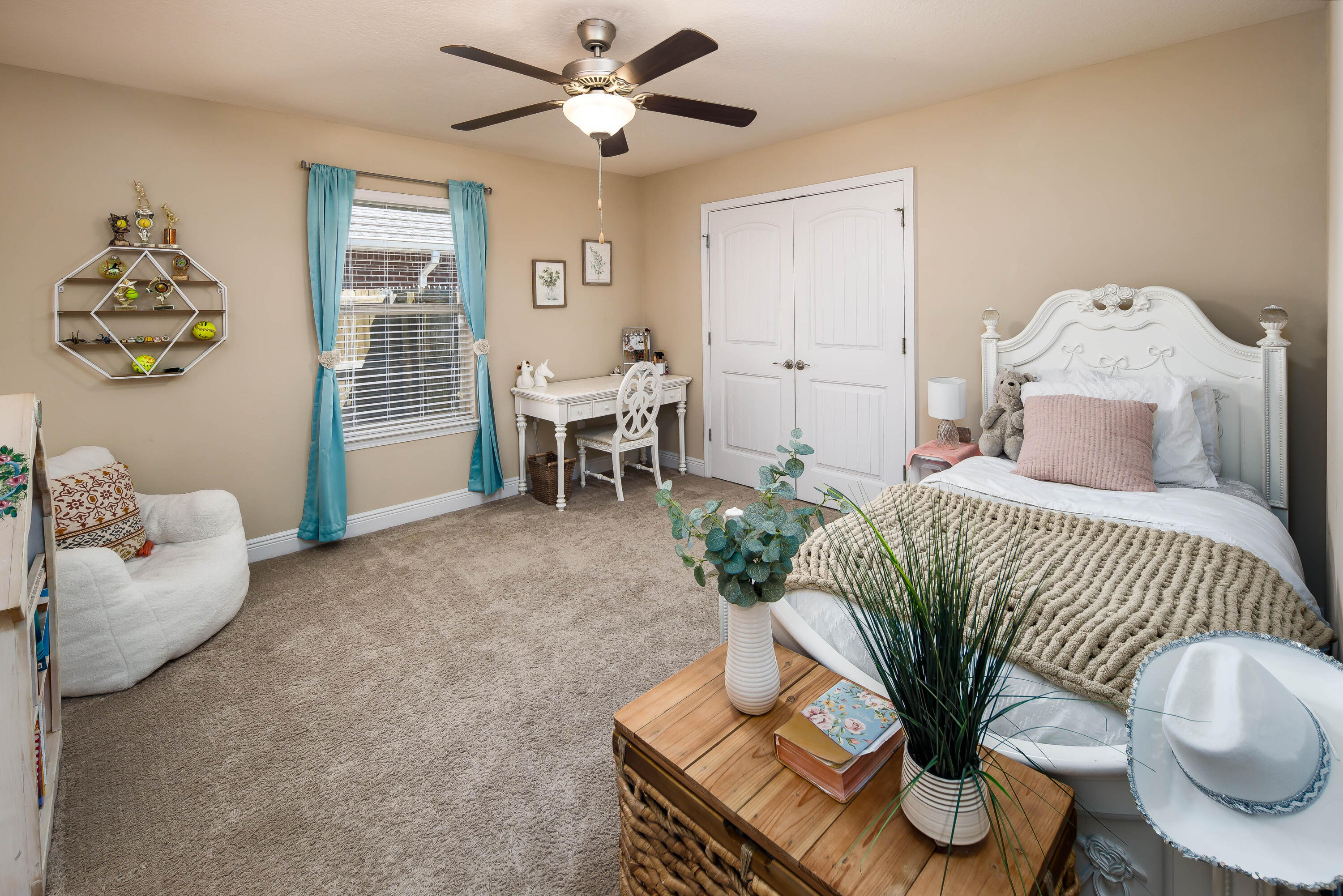 CREETWOOD VILLAGE - Residential Lease