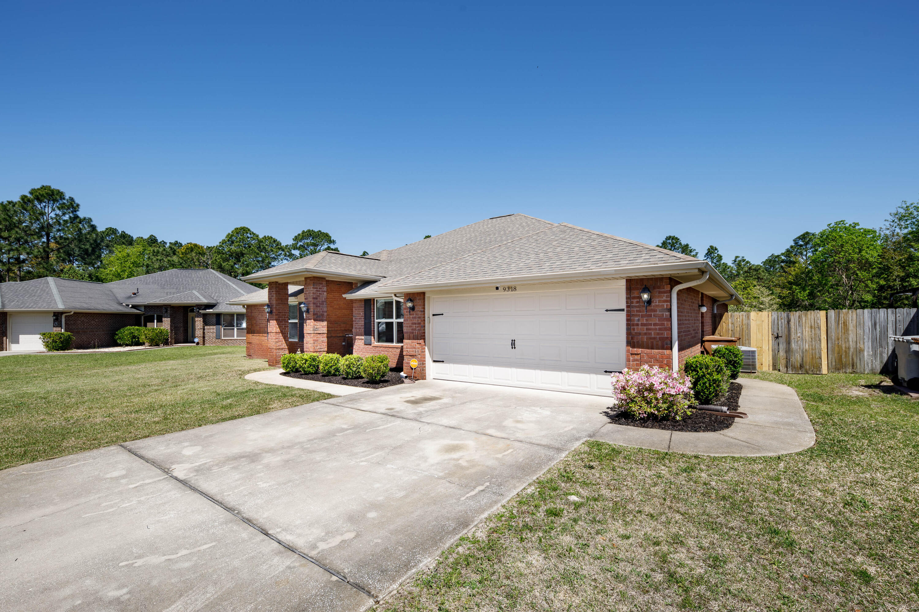 CREETWOOD VILLAGE - Residential Lease