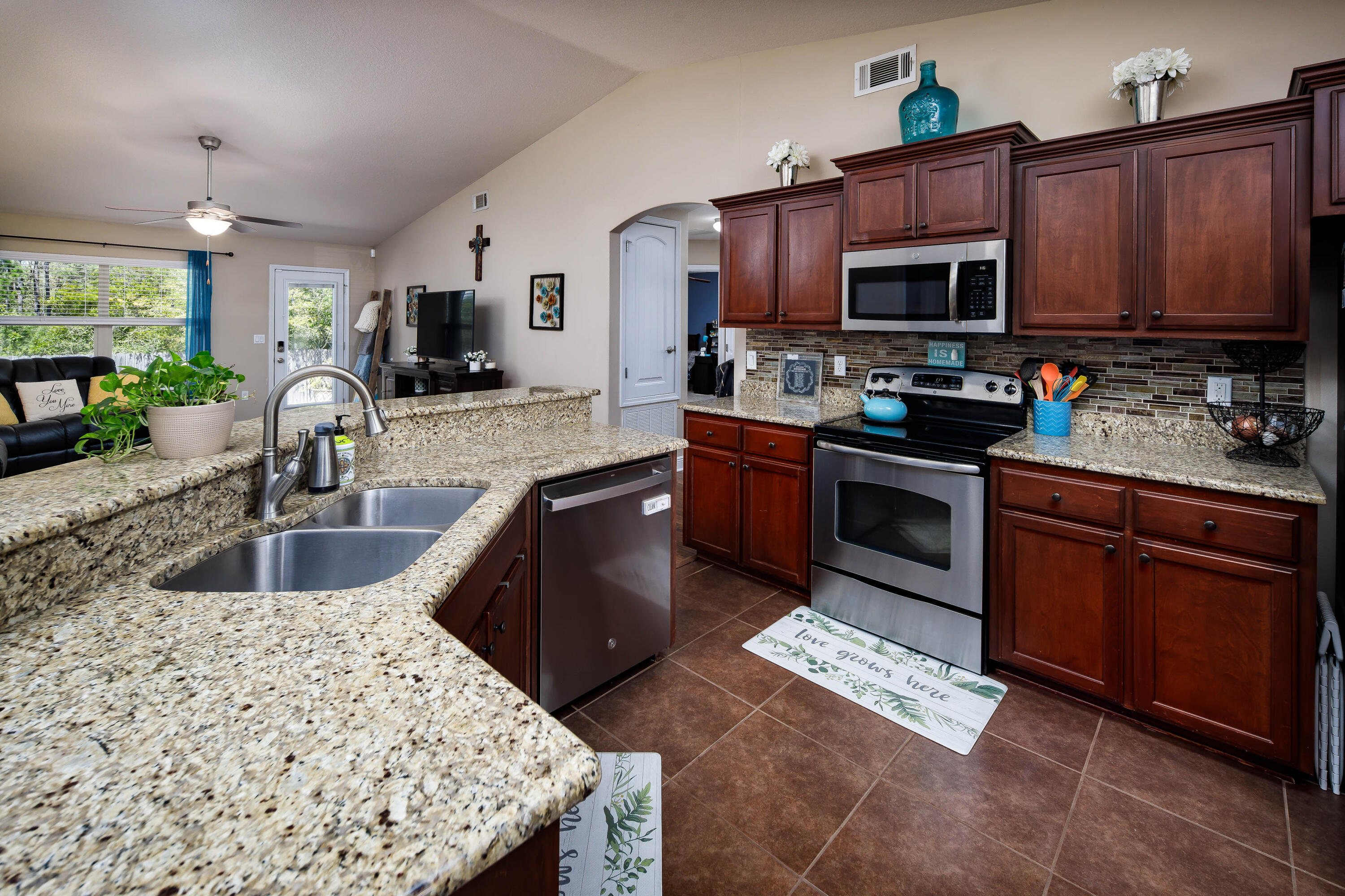 CREETWOOD VILLAGE - Residential Lease