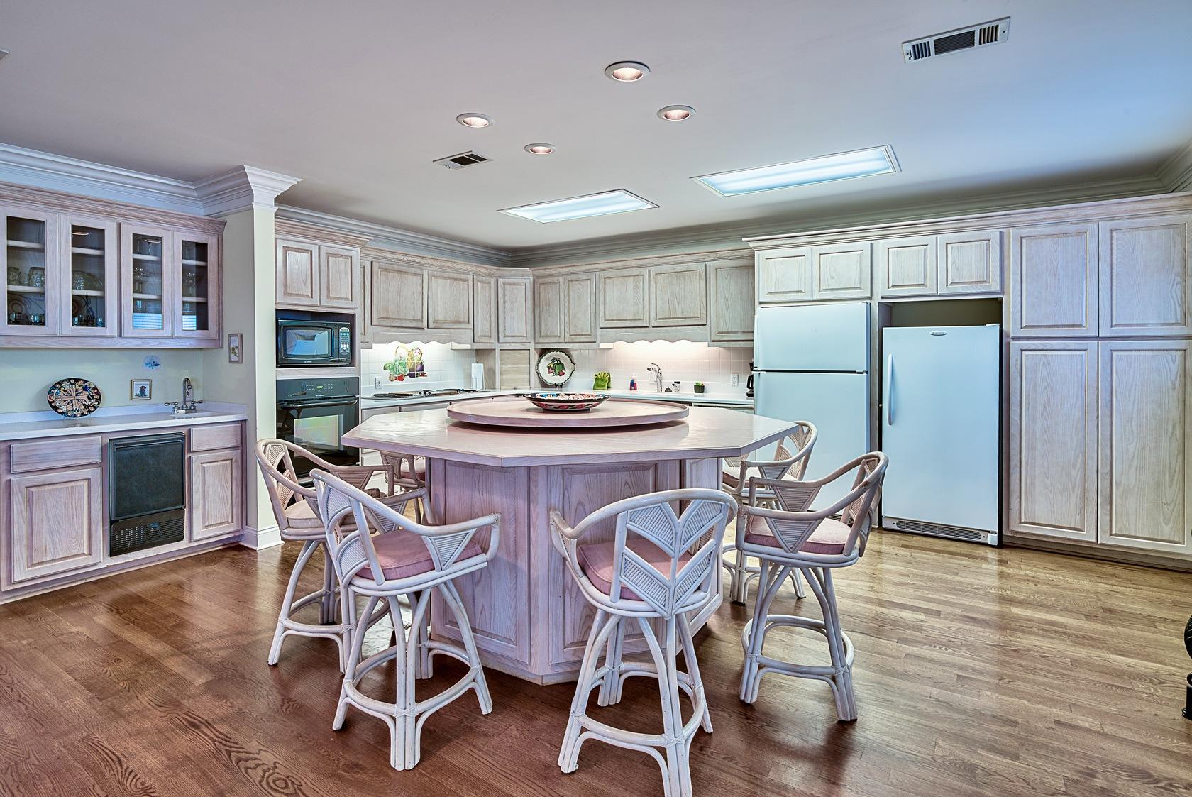 REGENCY TOWERS CONDO - Residential
