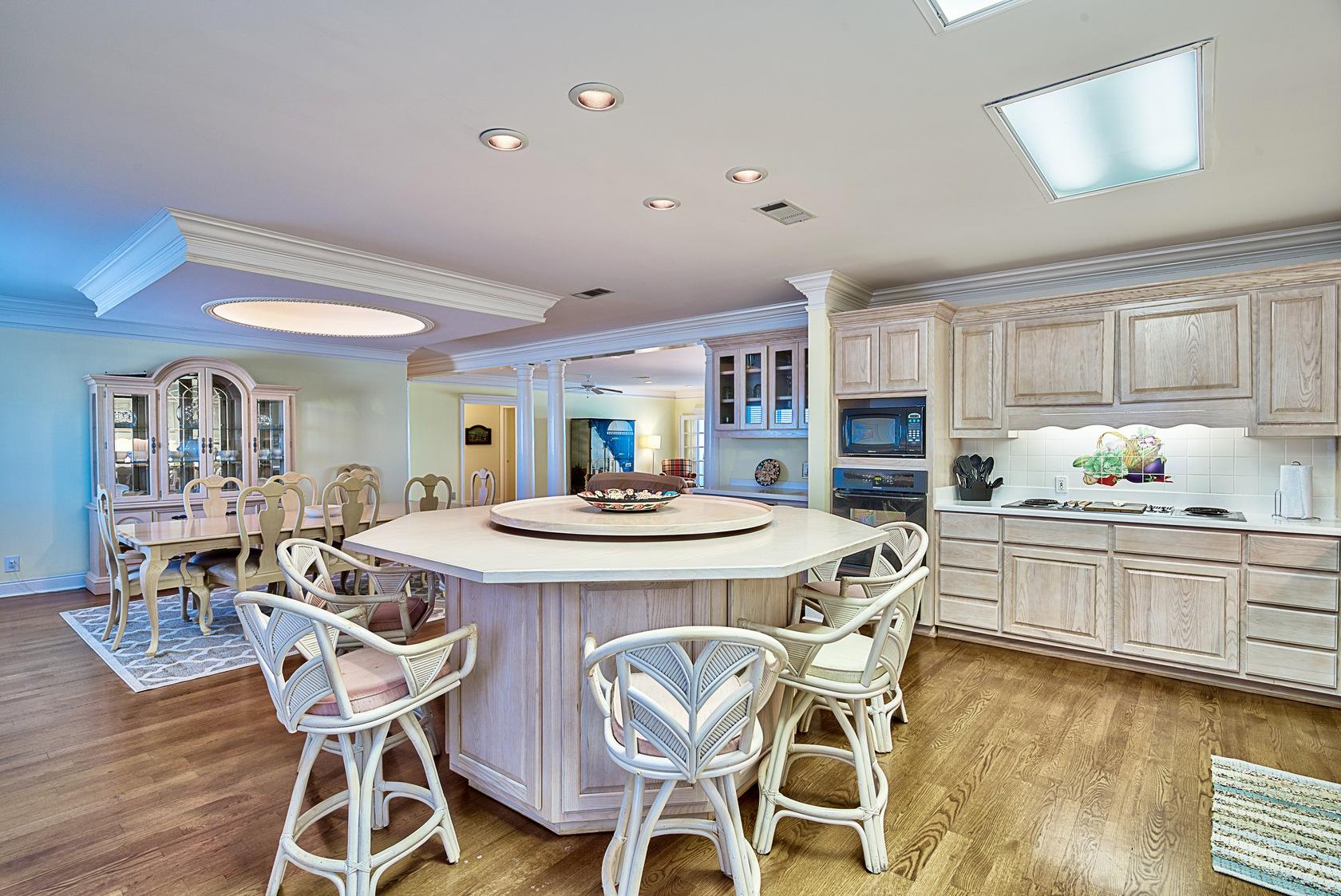 REGENCY TOWERS CONDO - Residential