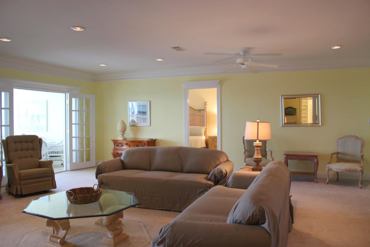 REGENCY TOWERS CONDO - Residential