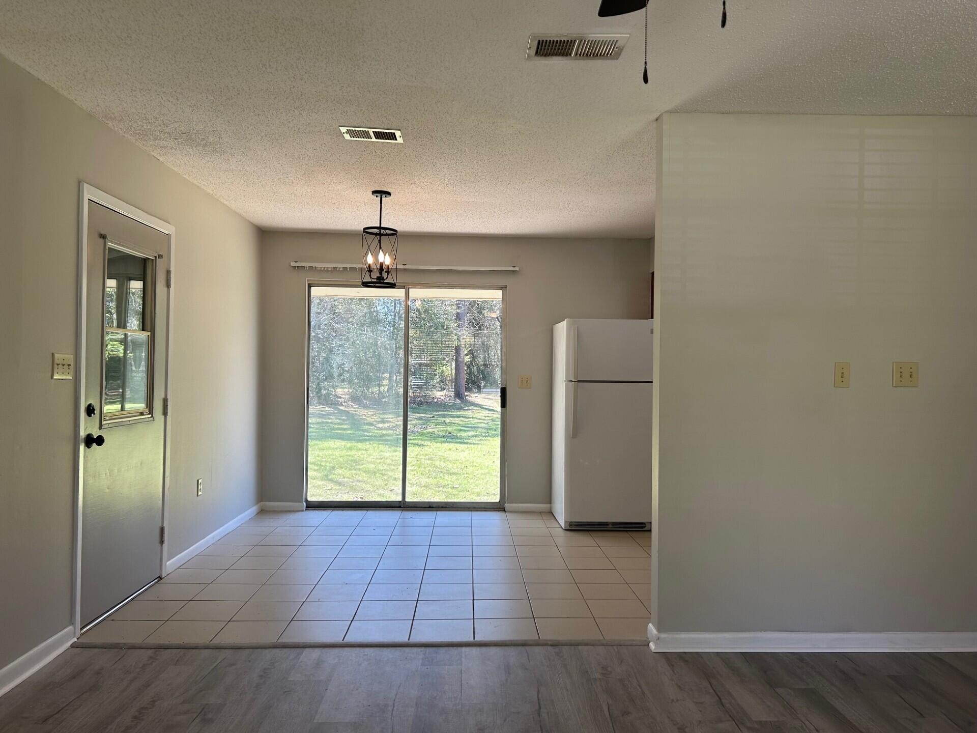 WHISPERING LAKES ESTATES - Residential Lease