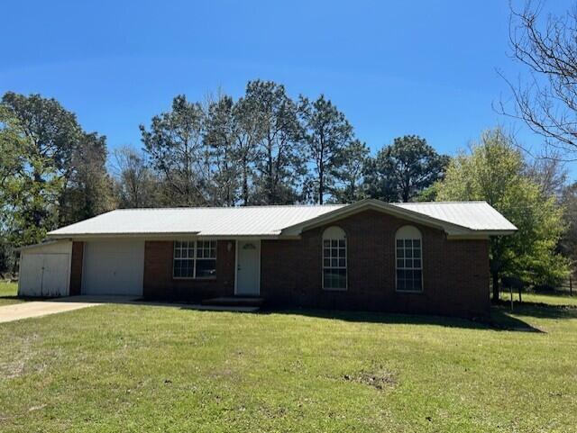 3 Bedroom 2 Bath Home located on the North end of Crestview in a quiet area. Large Back Yard, Pets accepted with restrictions. Brand New Vinyl Plank Flooring, Freshly Painted Throughout, All New Ceiling Fans & Light Fixtures, New Door Knobs/Hardware.
Interested applicants may visit rentcafe.com