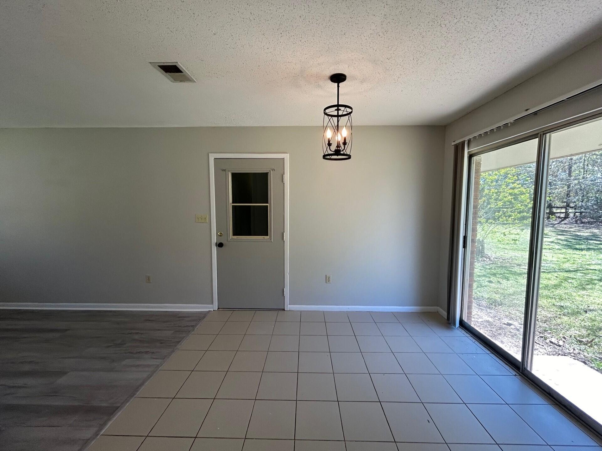 WHISPERING LAKES ESTATES - Residential Lease