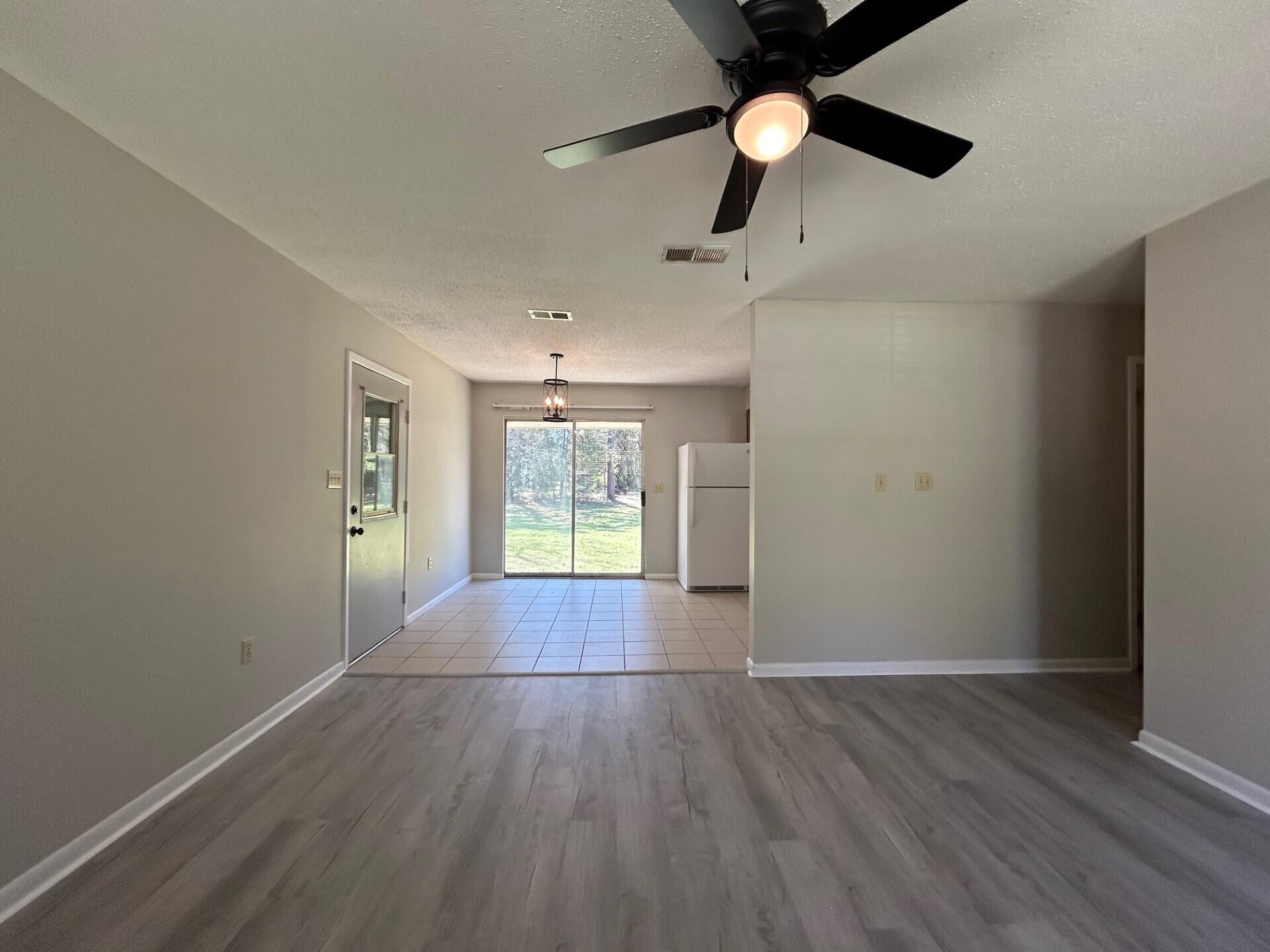 WHISPERING LAKES ESTATES - Residential Lease