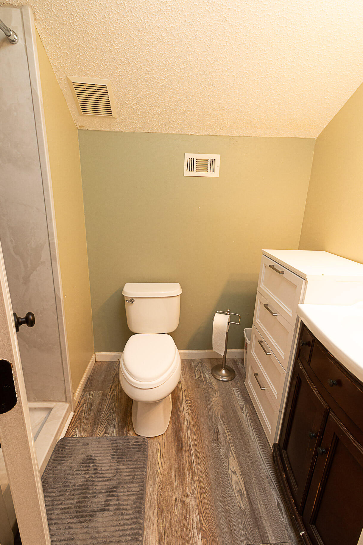 COLLEGE OAKS - Residential