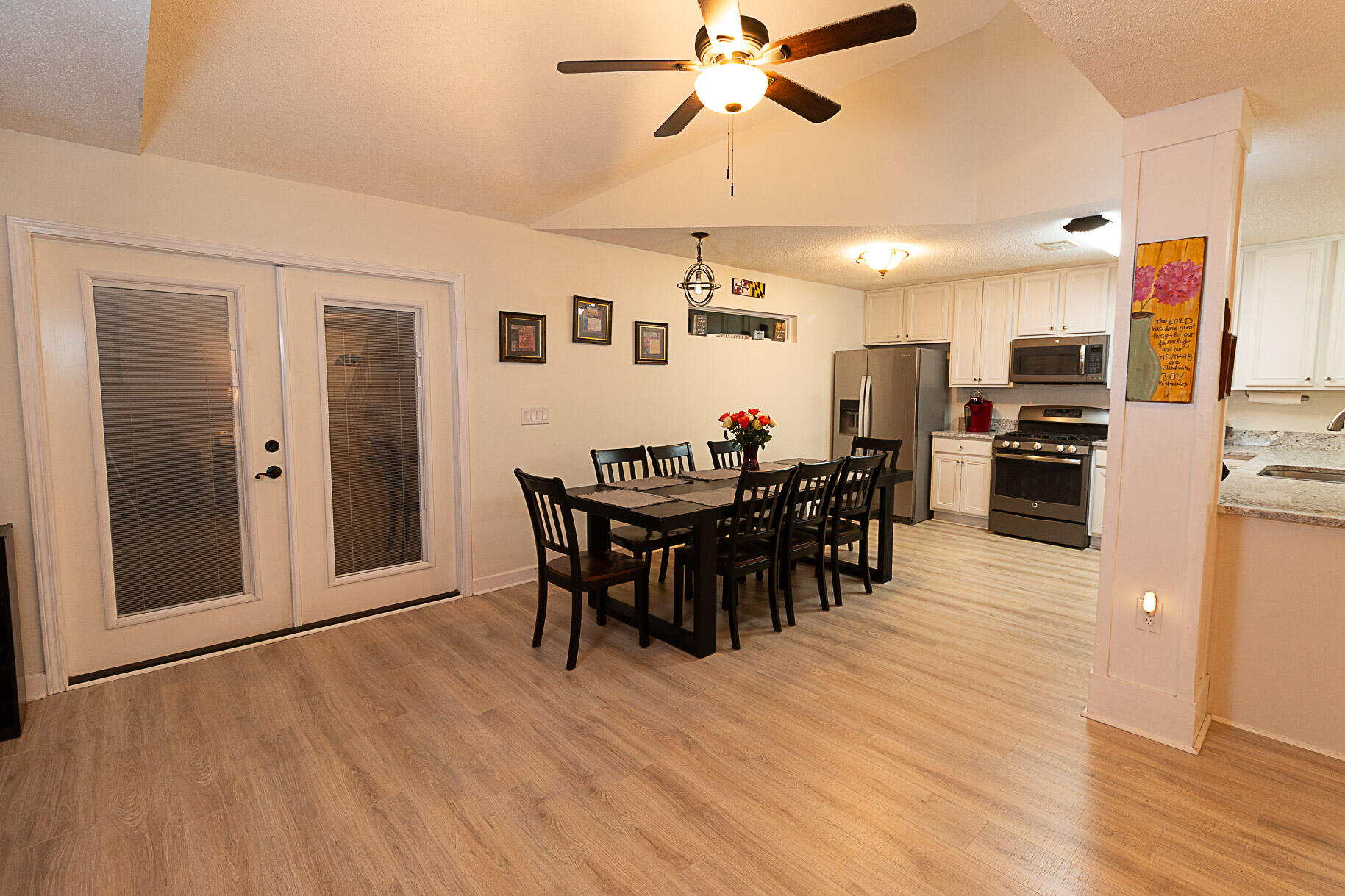 COLLEGE OAKS - Residential