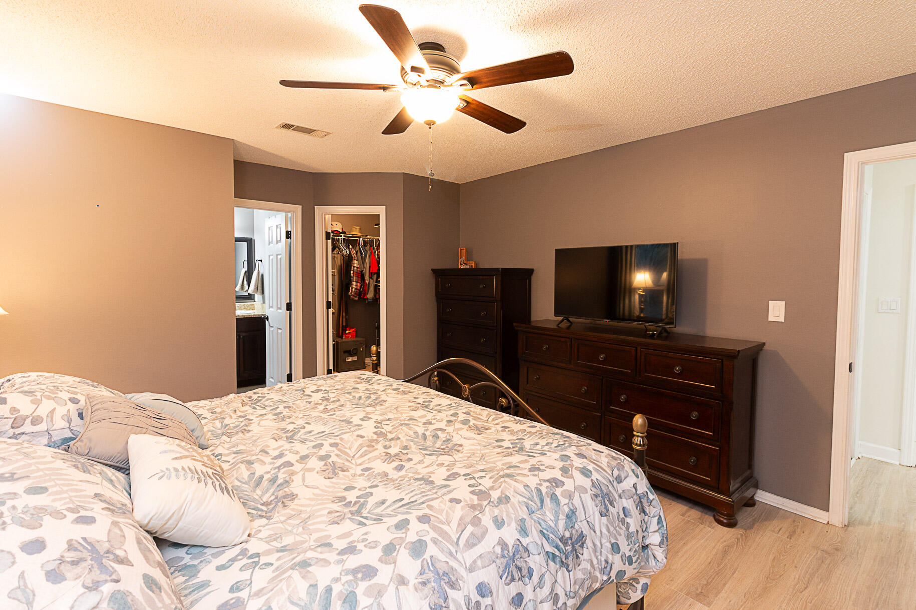 COLLEGE OAKS - Residential