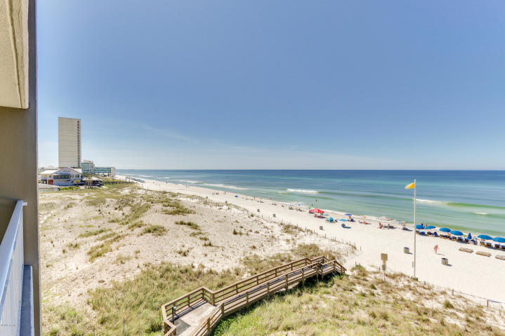 EMERALD BEACH PH 1 - Residential