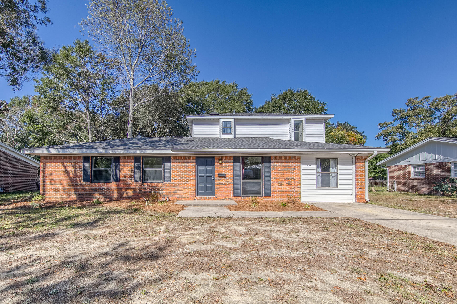 CAROL ANNE MANOR - Residential