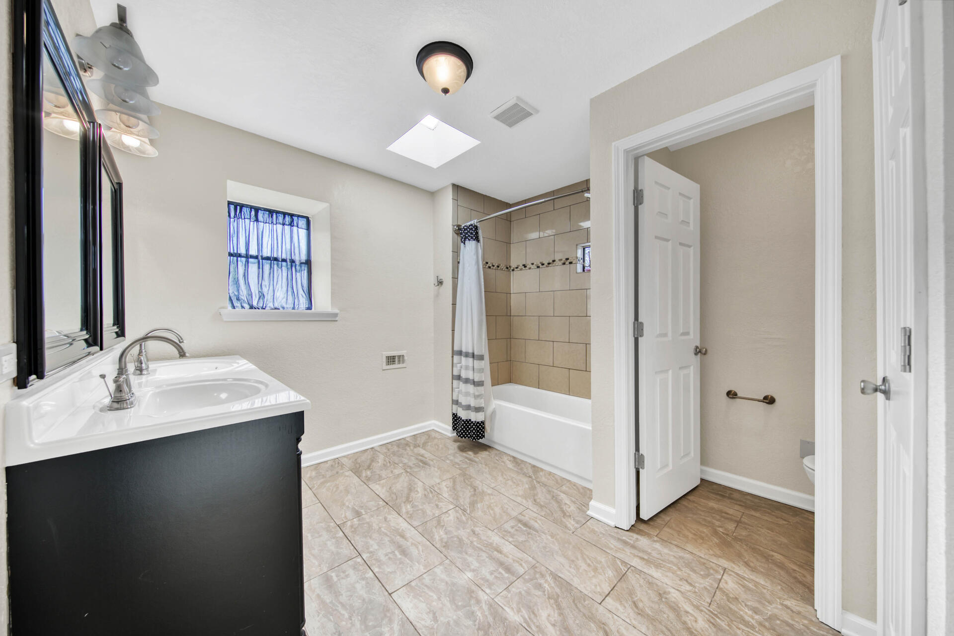 CAROL ANNE MANOR - Residential