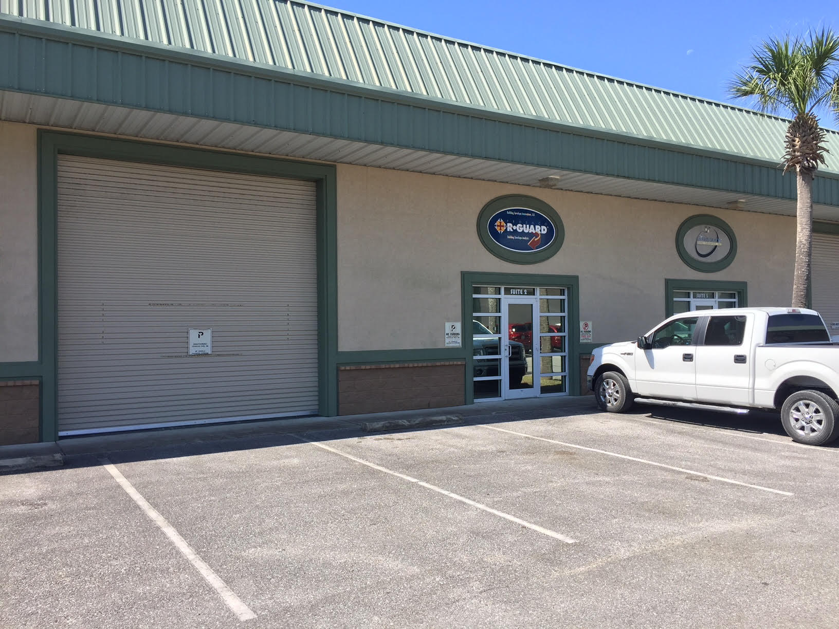Location, Location, Location for your business. 2600 SF office / warehouse unit that has a nice open office with restroom. The warehouse has a front loaded 14' roll up door of which is approximately 2000 SF + storage space deck above the office. The prior tenant had installed HVAC in the warehouse space as well. Really nice flex space unit in Miramar Beach. This location gives opportunity to service both Destin, Miramar Beach and Santa Rosa Beach easily. Rent structure: 2600 SF @ $12/SF base rent + $2.50/SF Triple net + 6.8% sales tax = $3355.33 per month. Lease term 3 year minimum.
