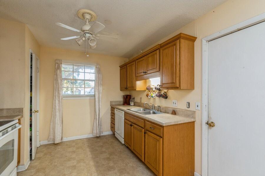 OAKRIDGE MANOR - Residential
