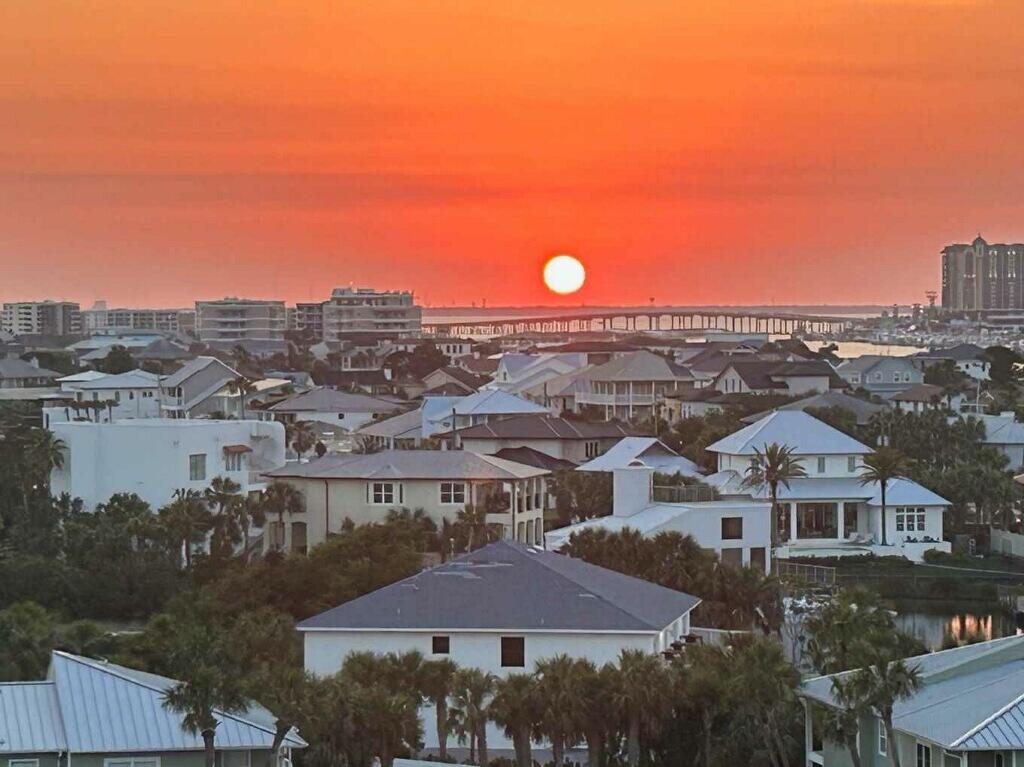 HARBOR LANDING - Residential