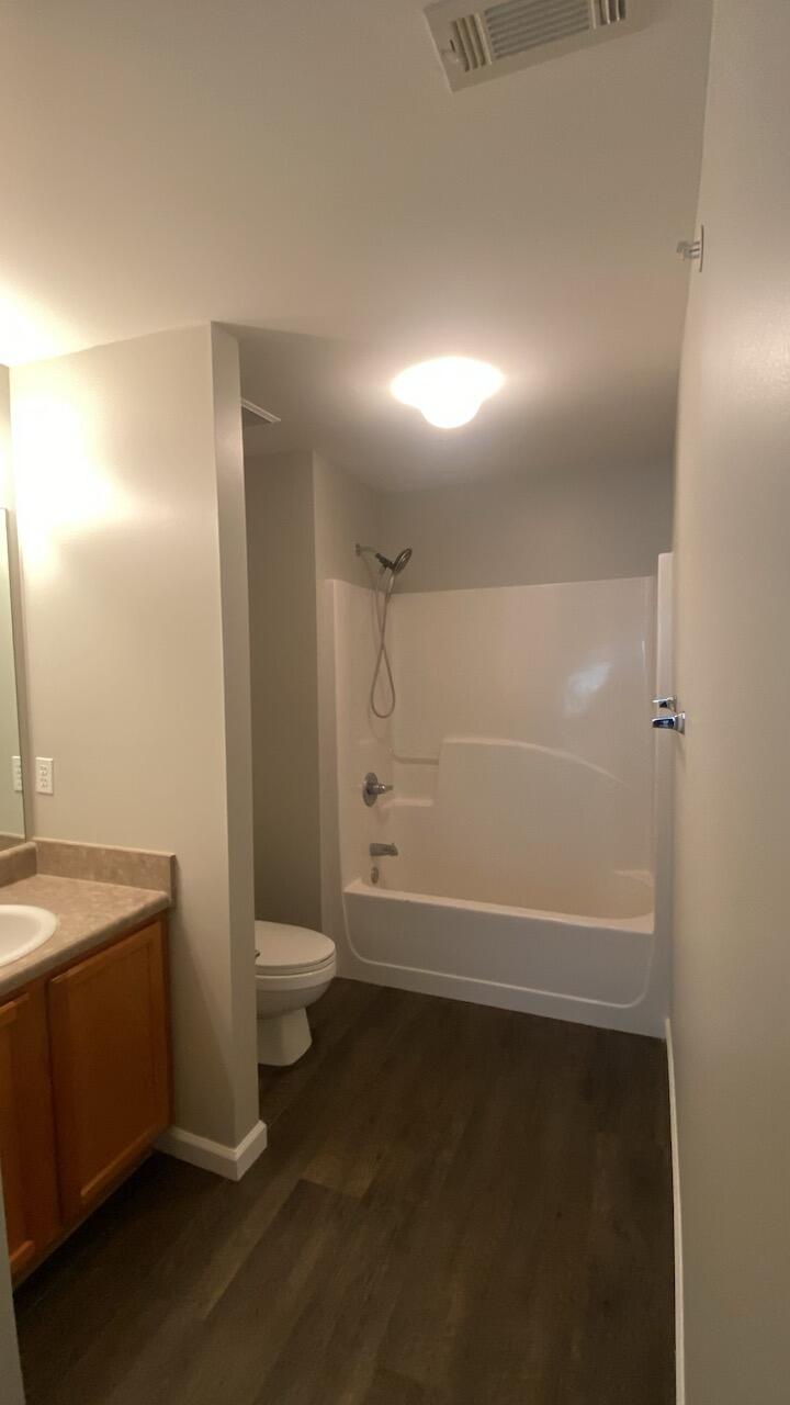 ROLLING PINES - Residential Lease