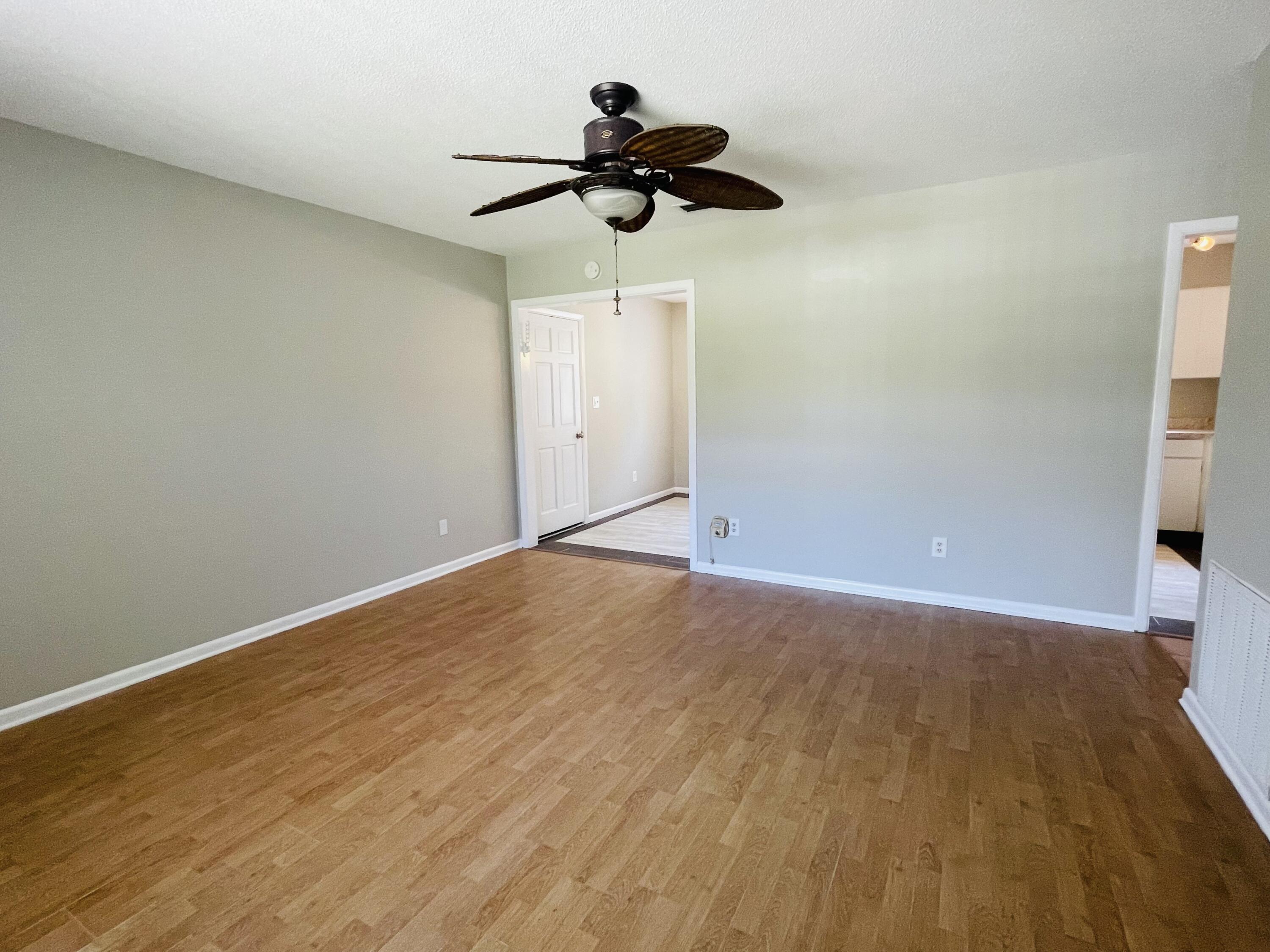 EASTWOOD 1ST ADD LOT 8 BLK 1 - Residential Lease