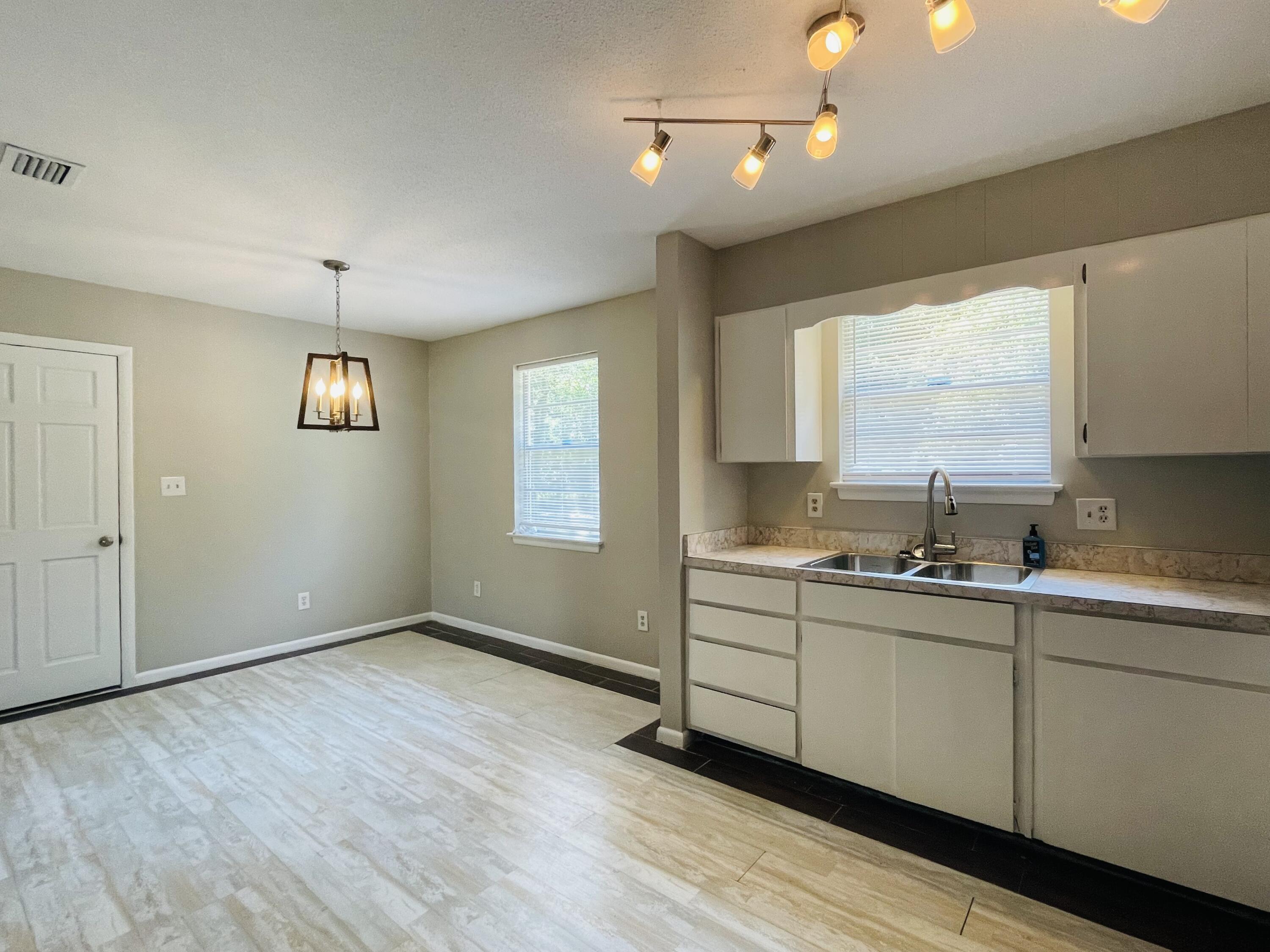EASTWOOD 1ST ADD LOT 8 BLK 1 - Residential Lease