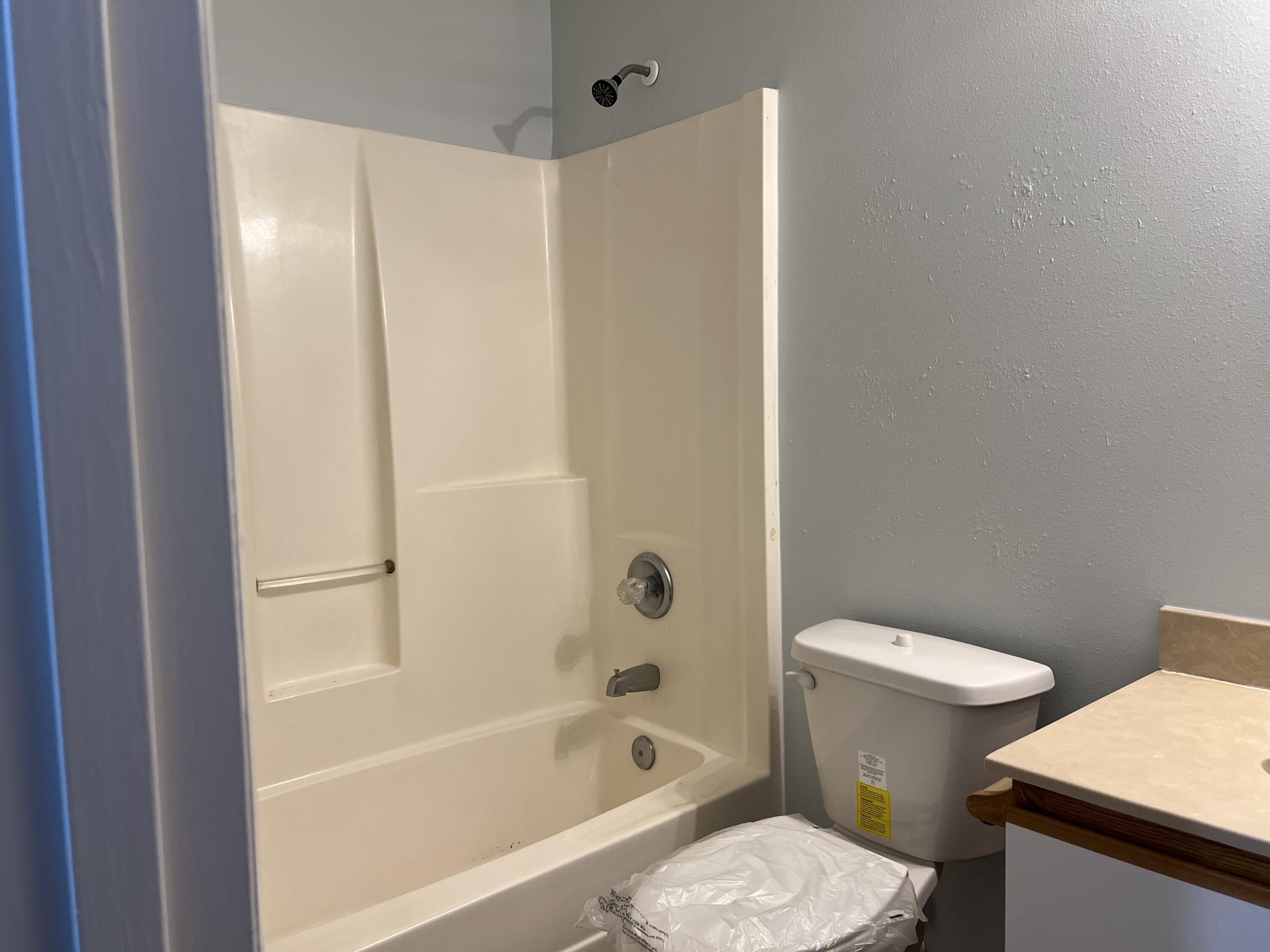 WELLINGTON MANOR - Residential Lease