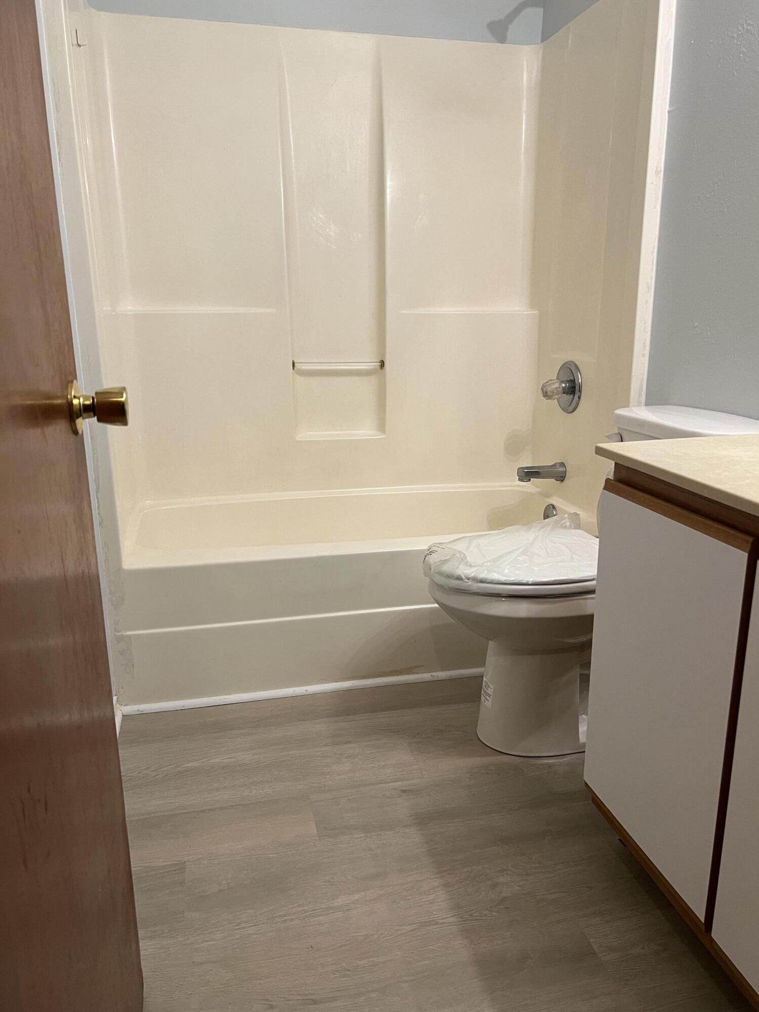 WELLINGTON MANOR - Residential Lease