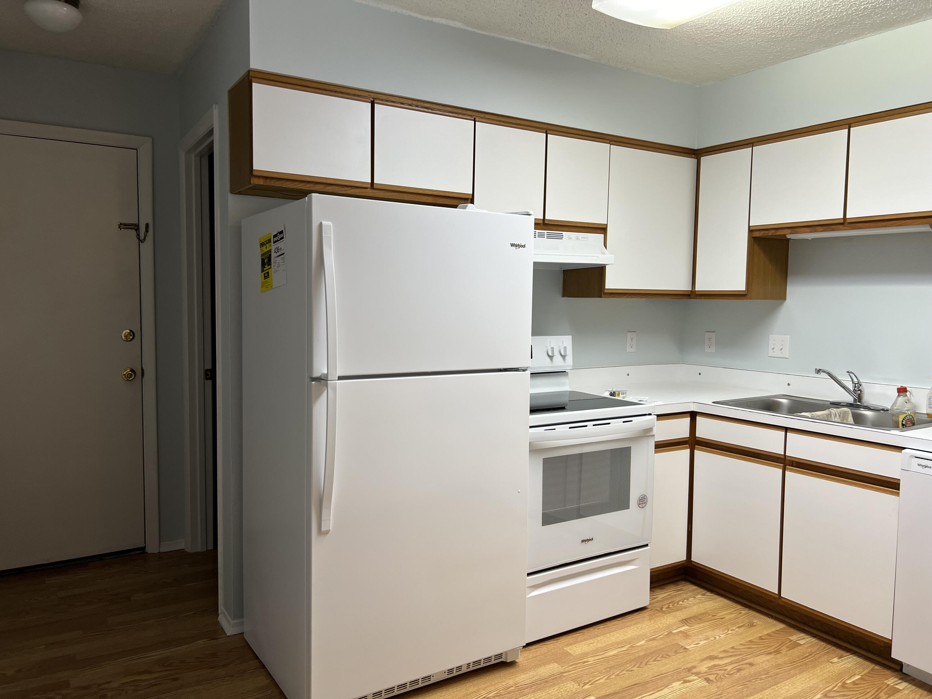 WELLINGTON MANOR - Residential Lease