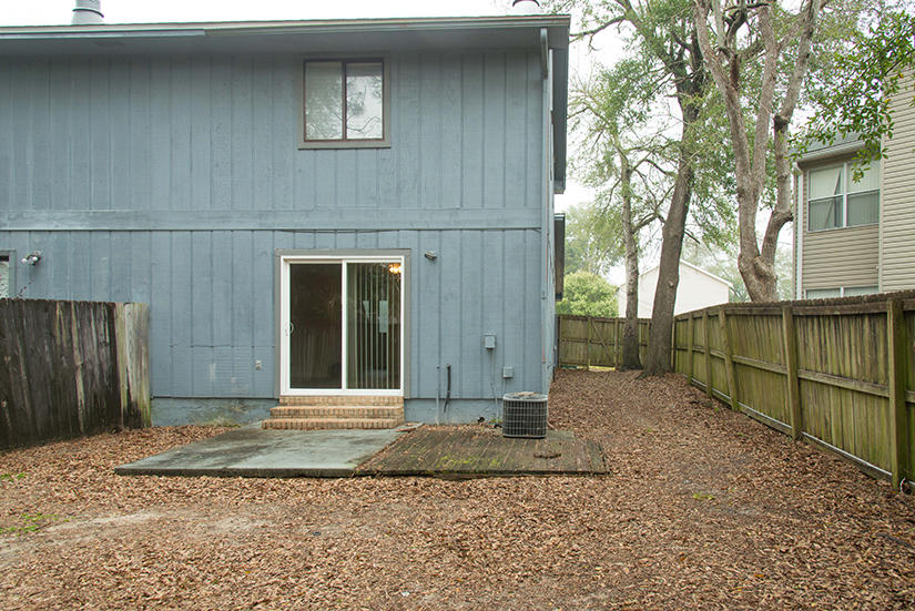 DENTON COURT - Residential Lease