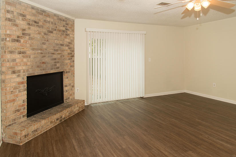 DENTON COURT - Residential Lease