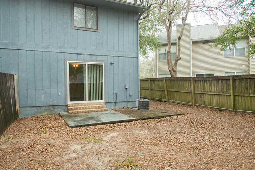 DENTON COURT - Residential Lease