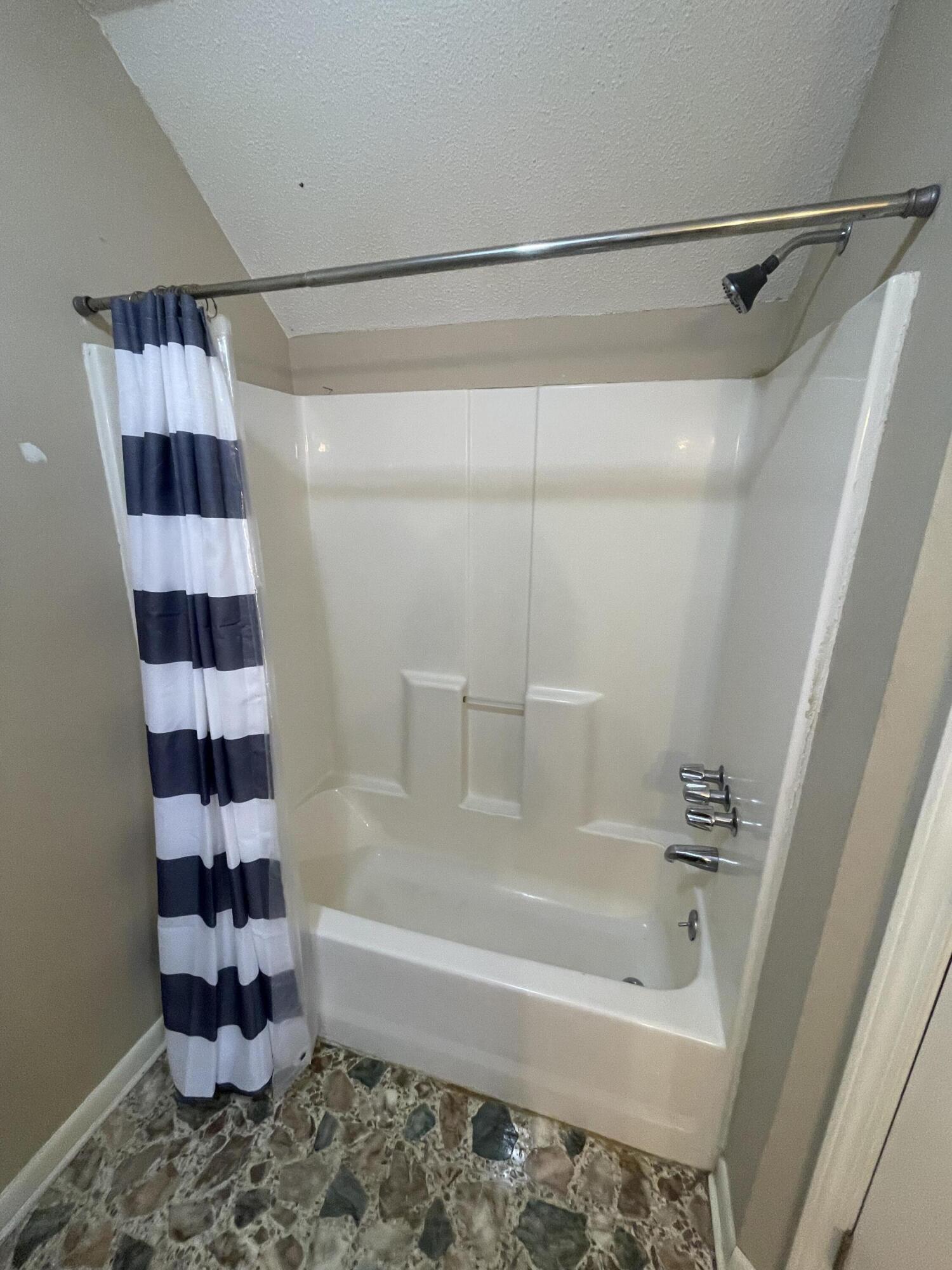 METES & BOUNDS - Residential Lease