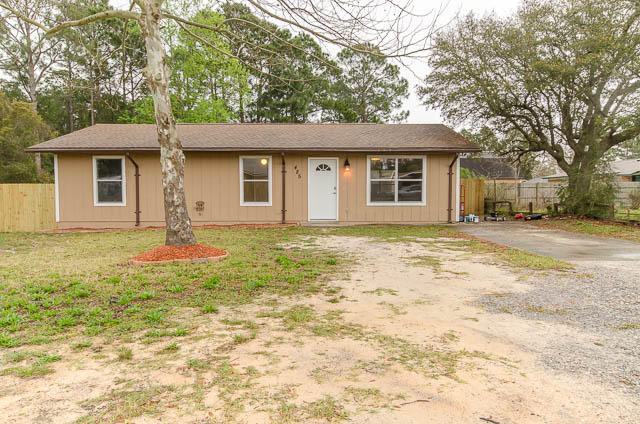PERFECTLY PRICED Cute 3 Bedroom home minutes from Hurlburt AFB, Navarre Beach and Ft Walton Beaches! BRAND NEW HVAC & TANKLESS HOT WATER HEATER, new stainless steel appliances, FRESH paint inside and outside!! NEW DECK/PATIO for Entertaining & FLORIDA RELAXING! Enormous Fenced in Back Yard! Great Yard building, plenty of parking for RV or Boat. NO HOA!!!! WILL NOT LAST LONG! CALL TO SEE TODAY!