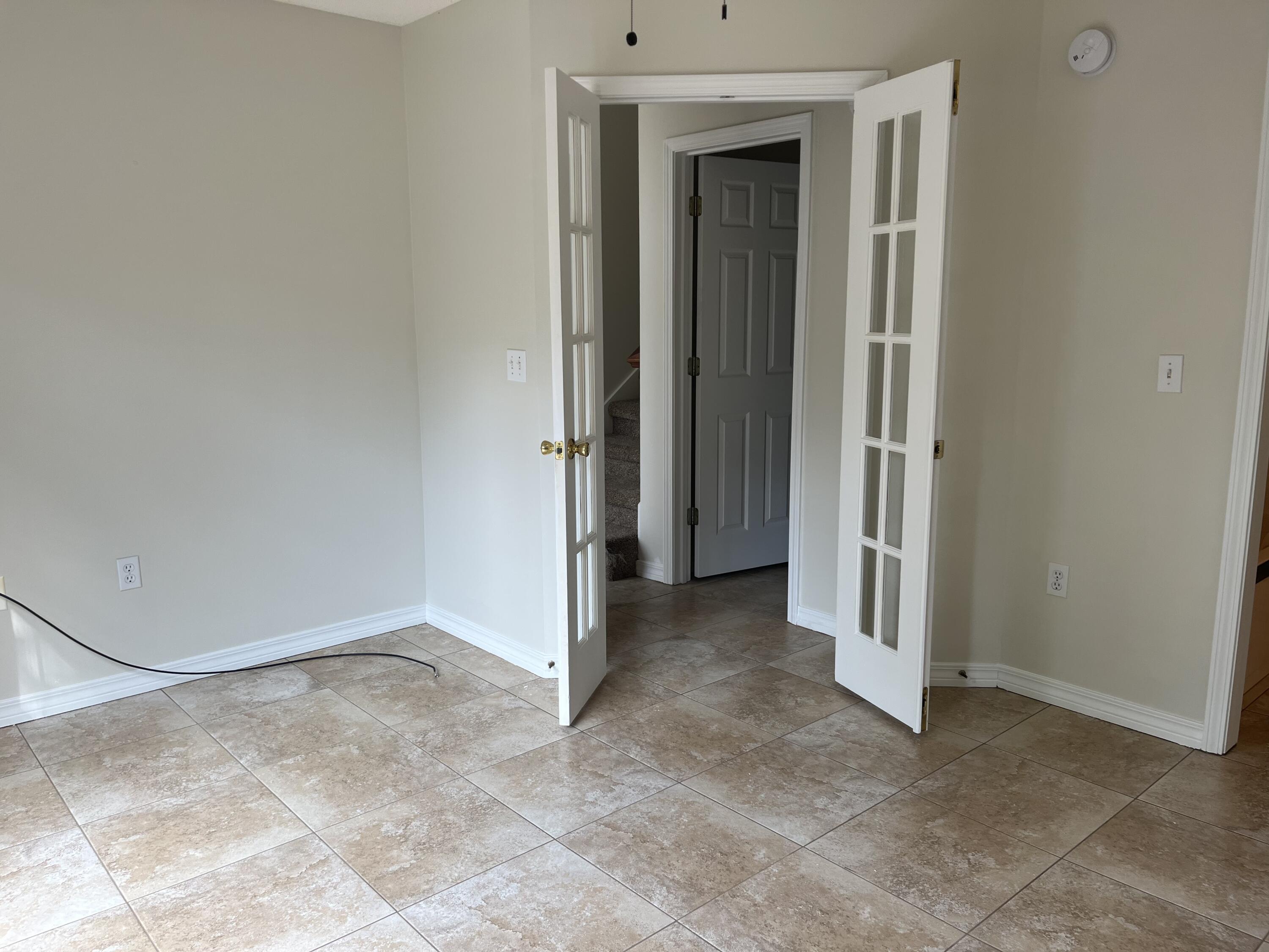 DIAMOND VIEW T/H - Residential Lease