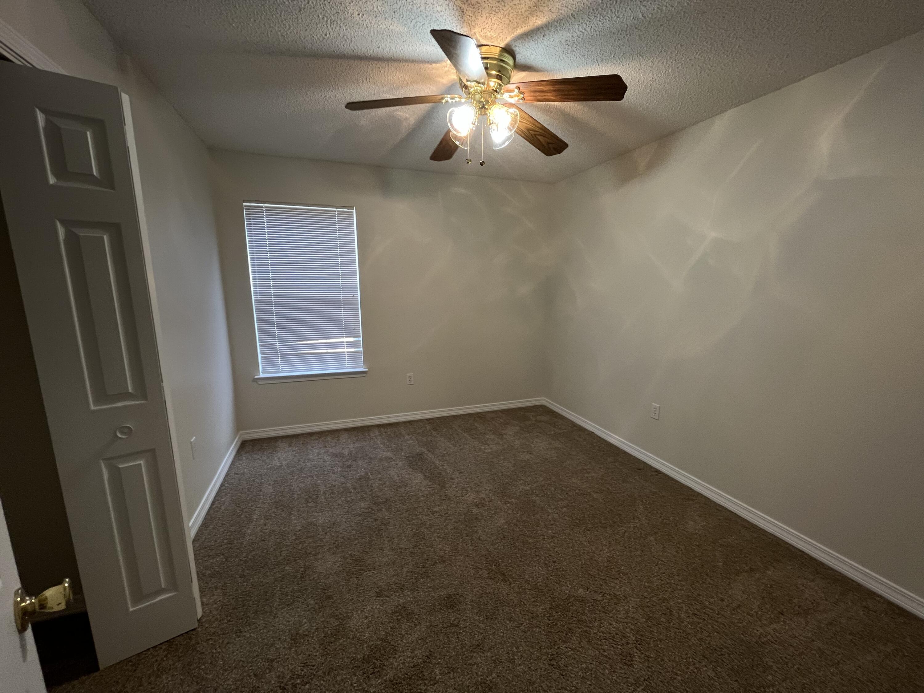 DIAMOND VIEW T/H - Residential Lease