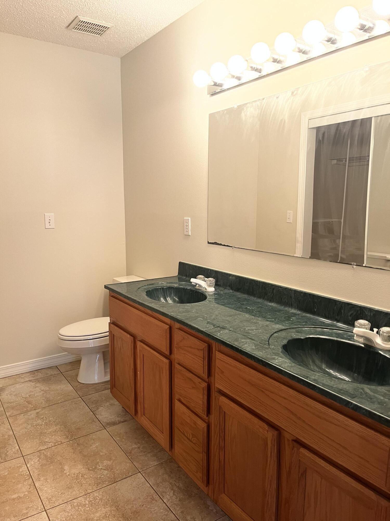DIAMOND VIEW T/H - Residential Lease