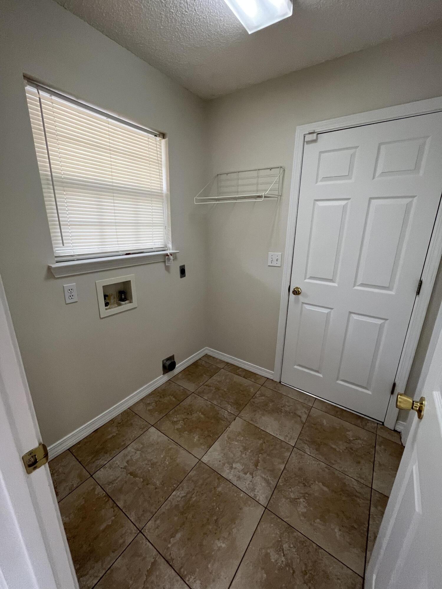 DIAMOND VIEW T/H - Residential Lease
