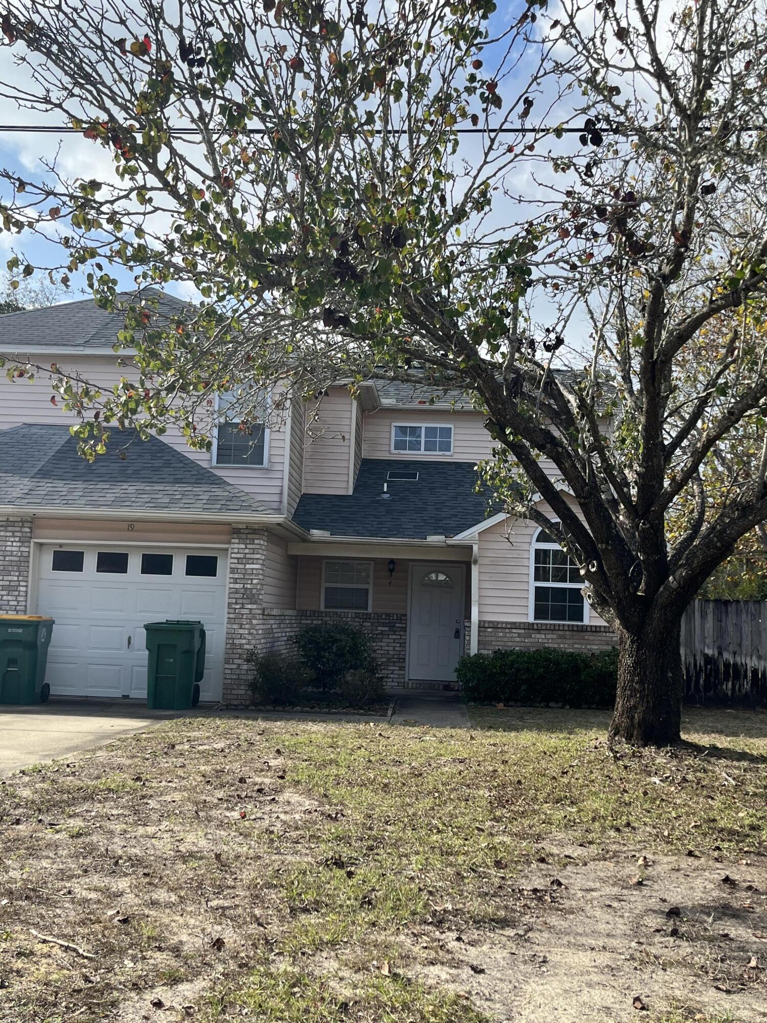 DIAMOND VIEW T/H - Residential Lease
