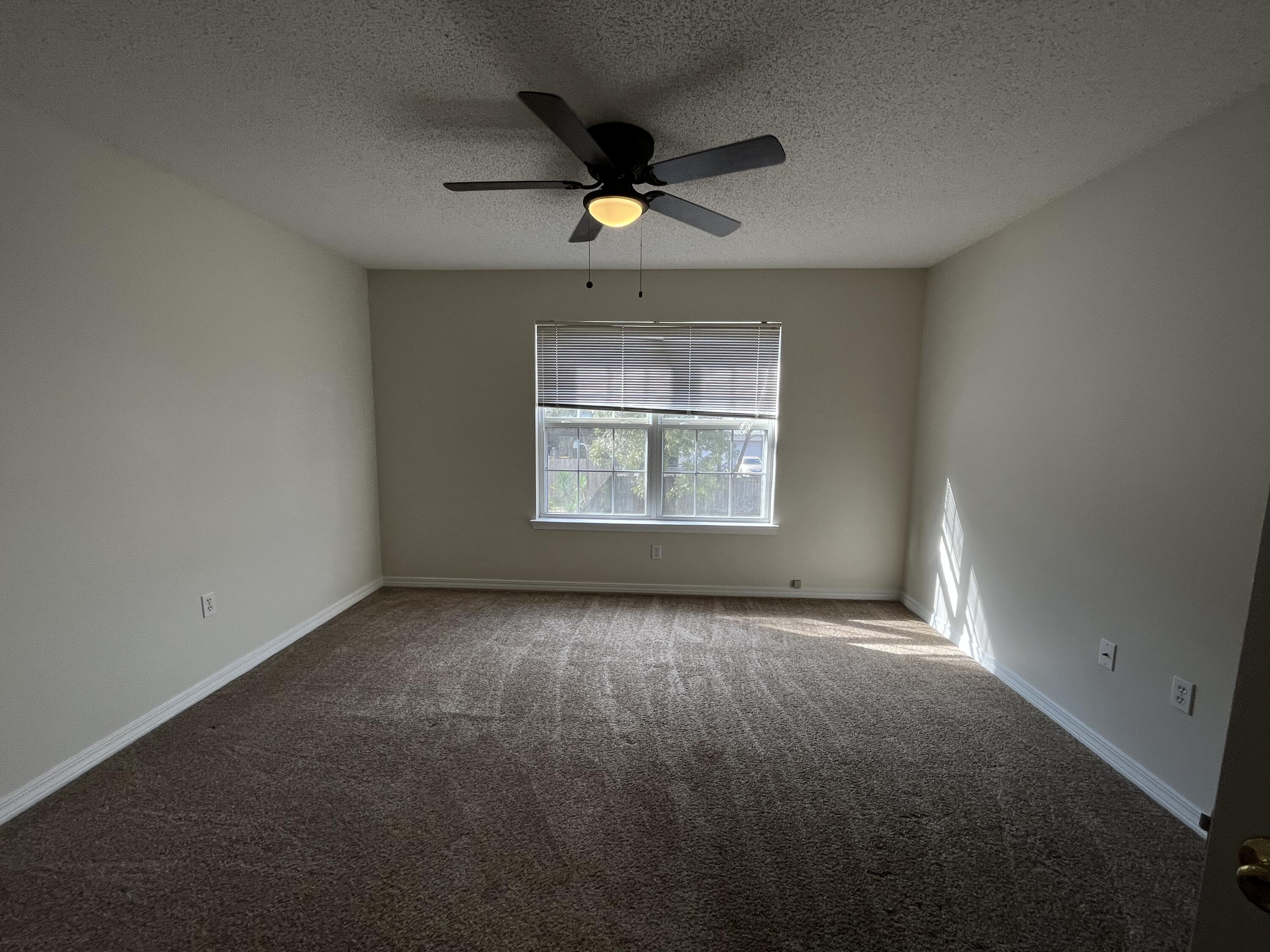 DIAMOND VIEW T/H - Residential Lease