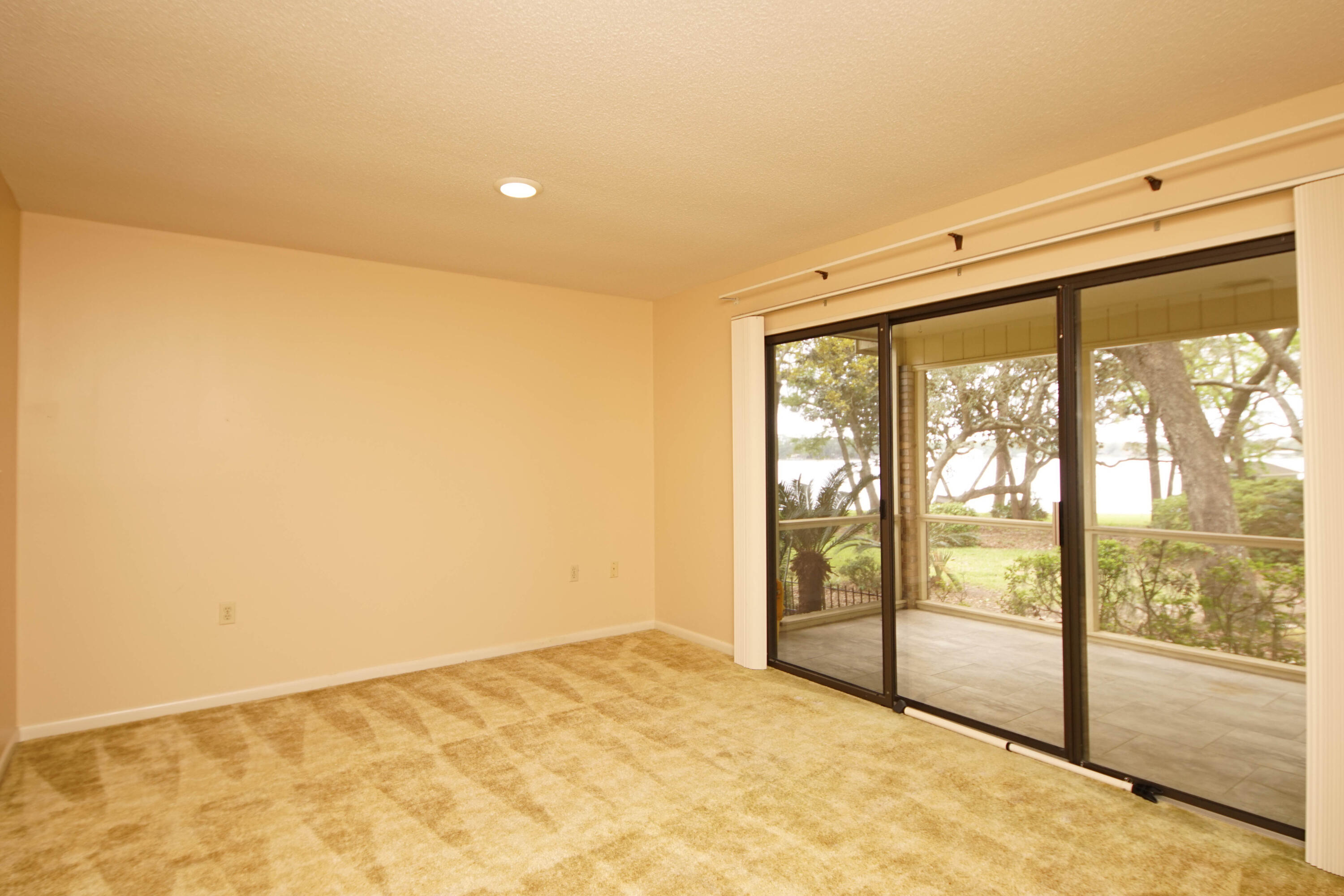 PARADISE POINT - Residential Lease