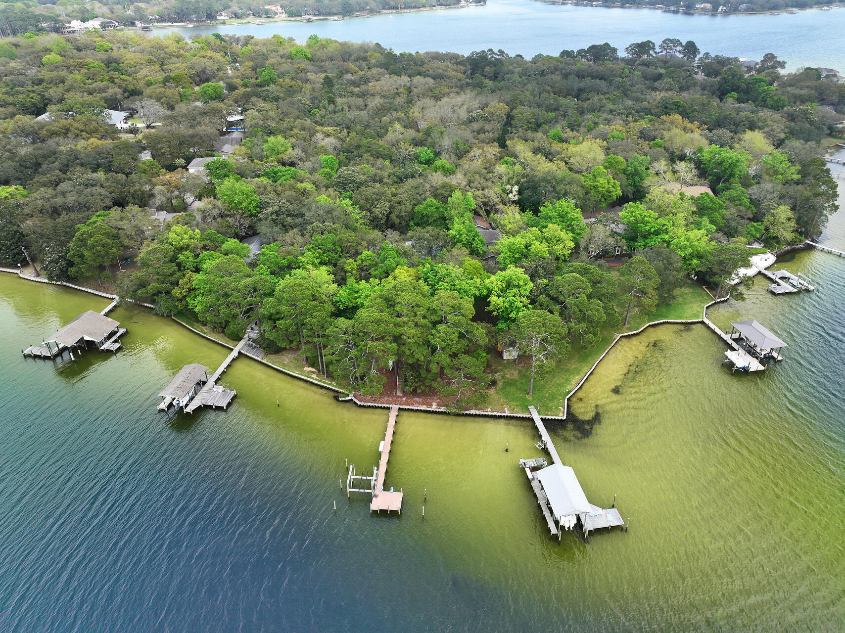 PARADISE POINT - Residential Lease