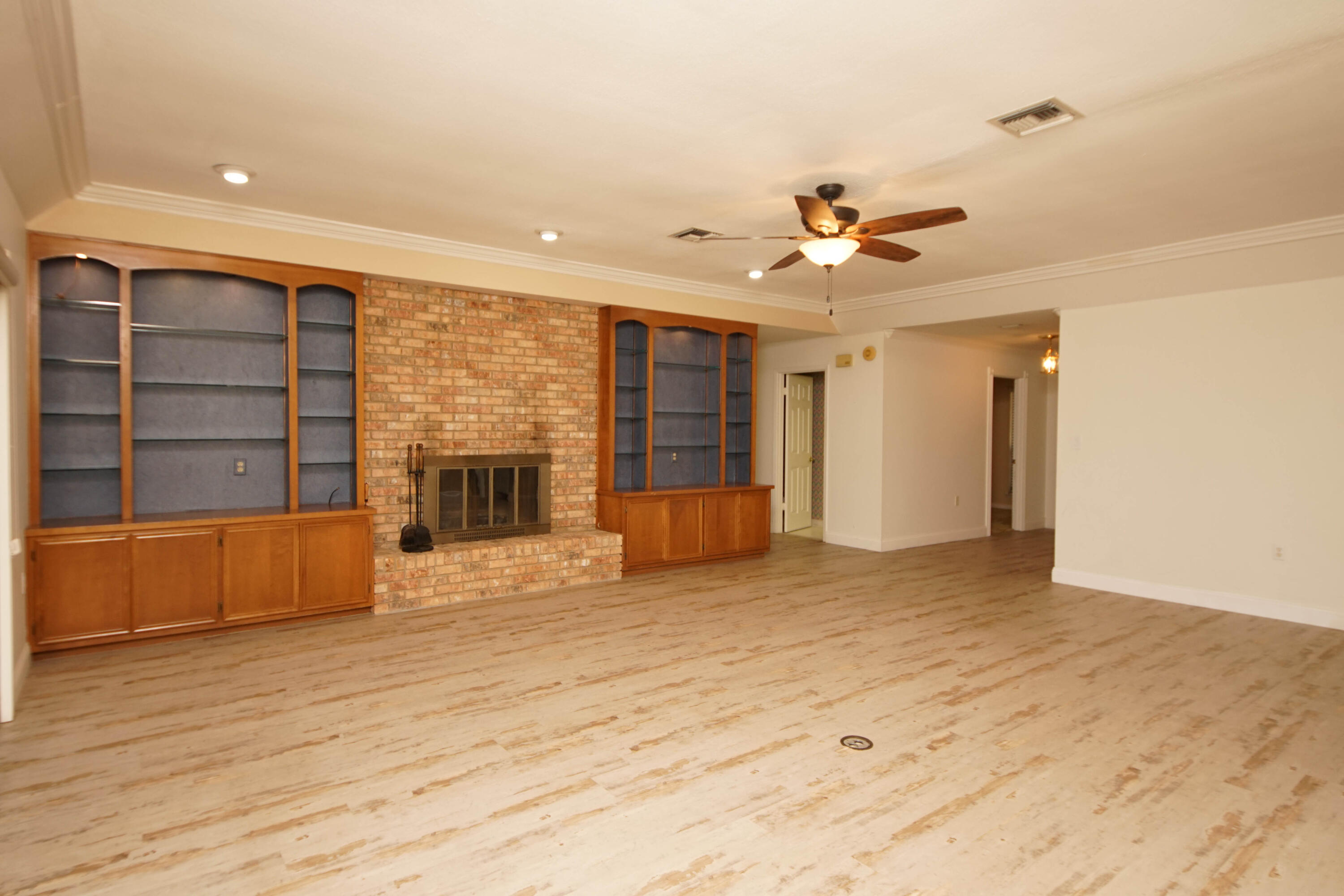 PARADISE POINT - Residential Lease