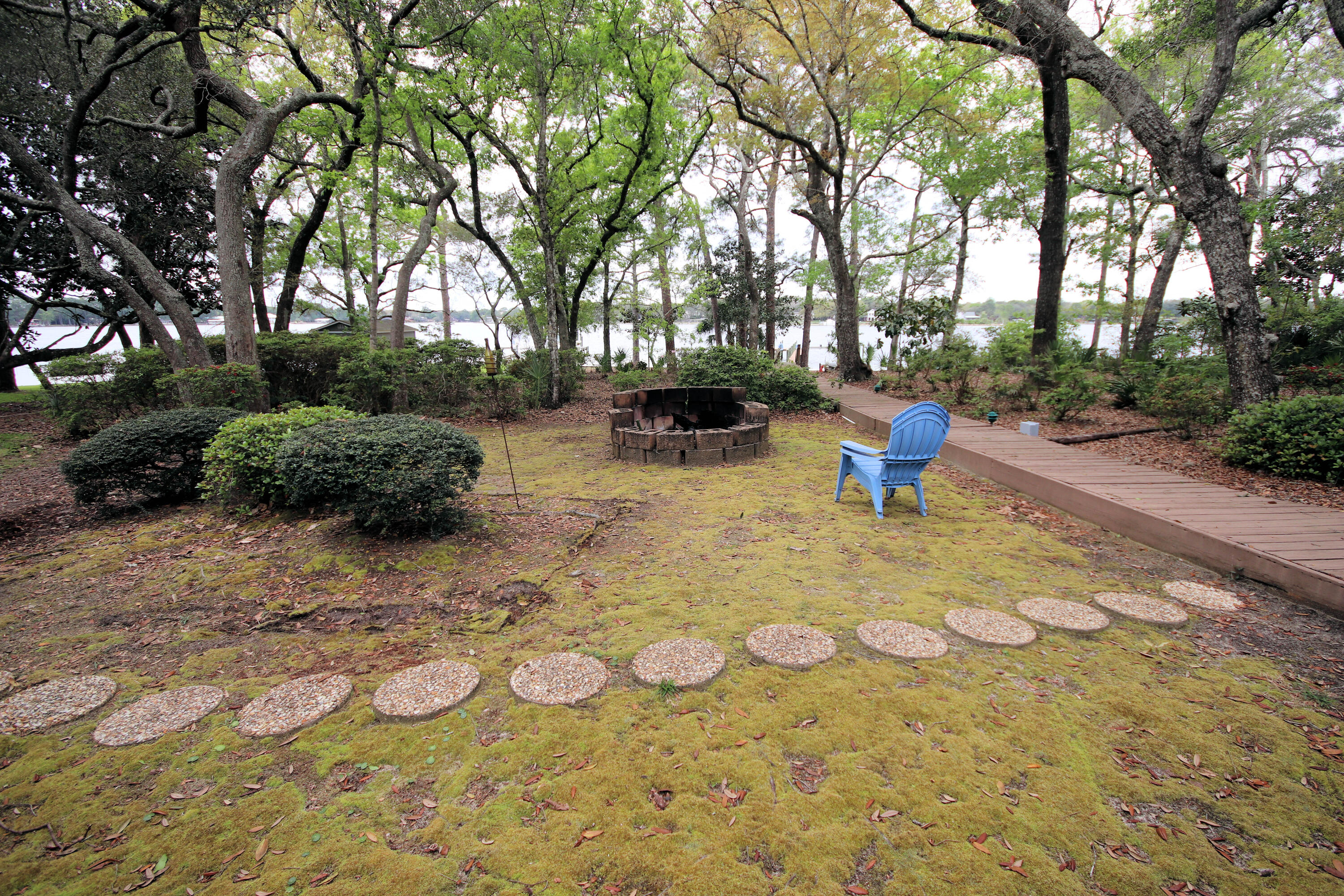 PARADISE POINT - Residential Lease