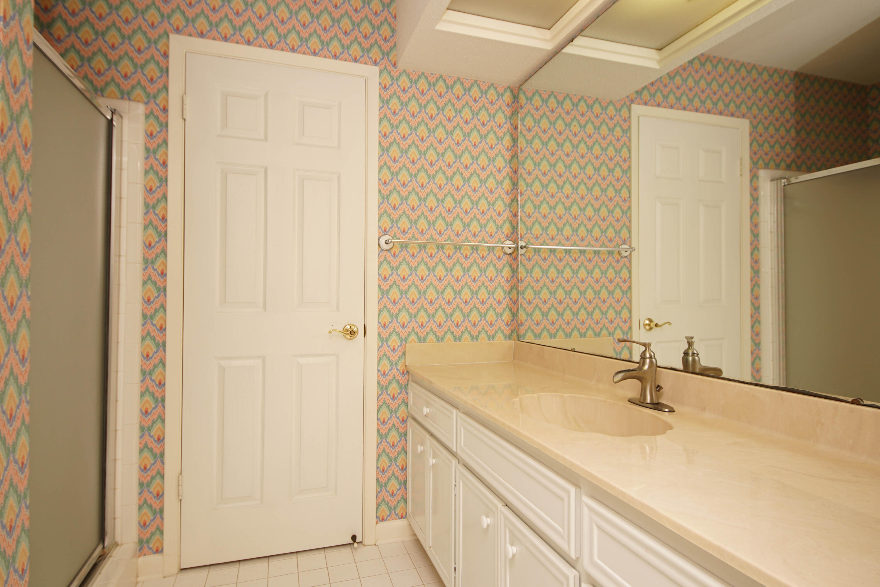 PARADISE POINT - Residential Lease