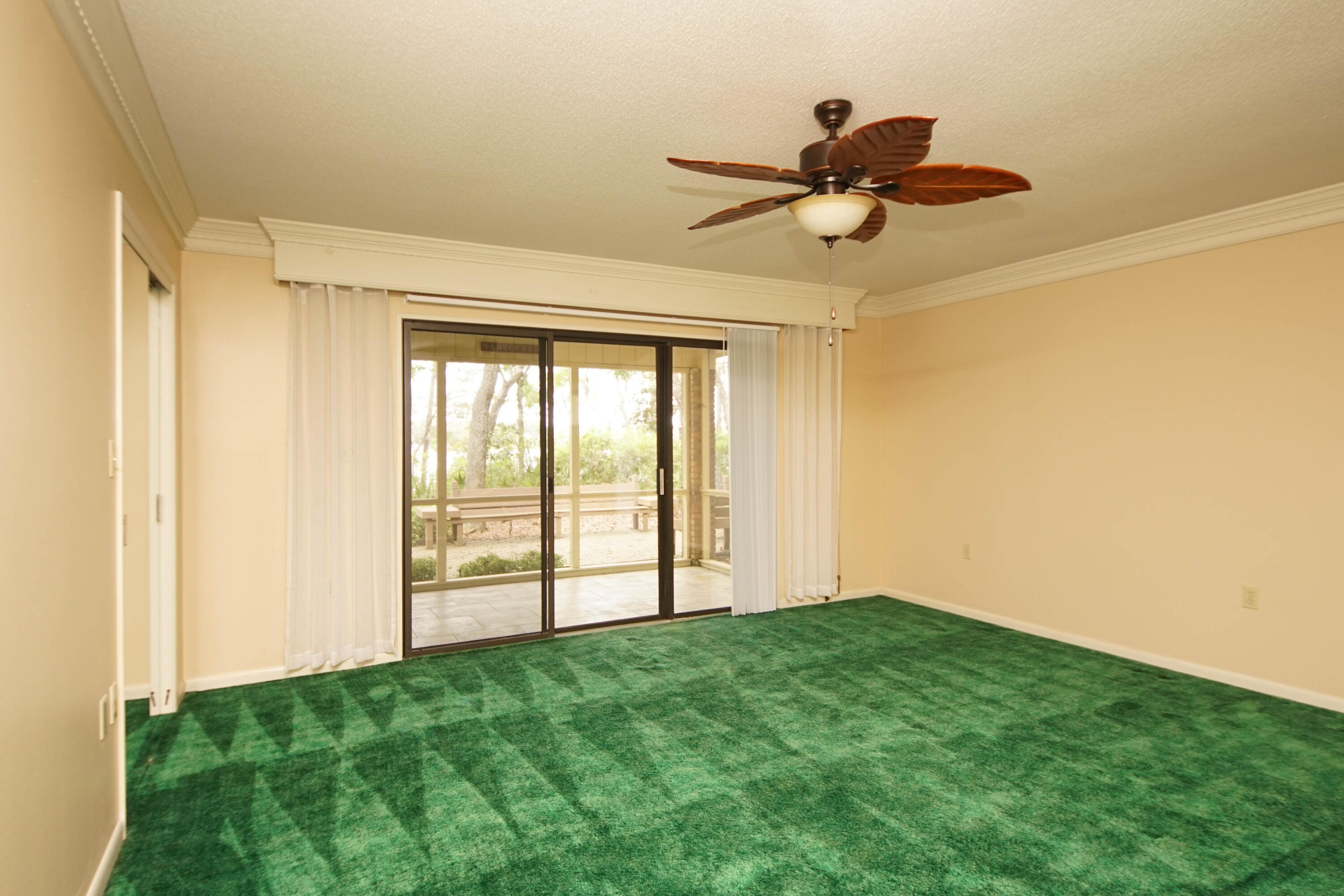 PARADISE POINT - Residential Lease