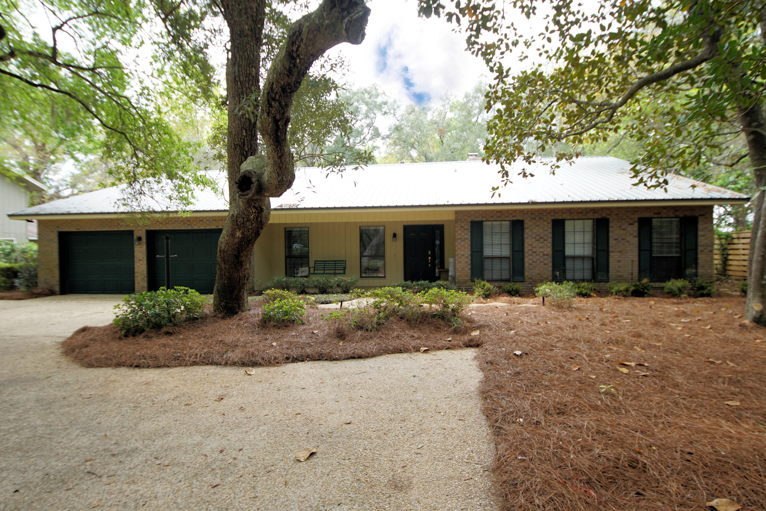 PARADISE POINT - Residential Lease