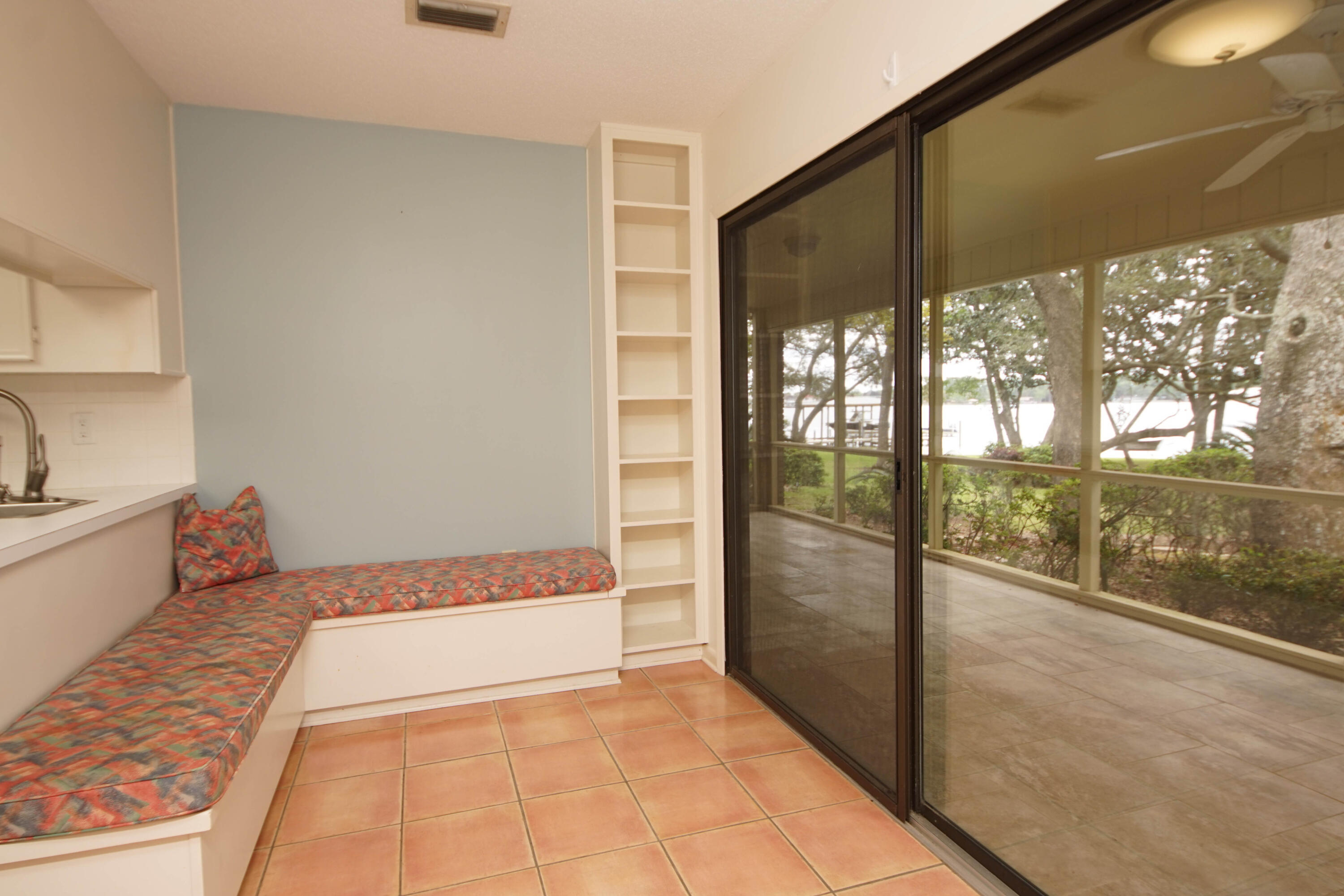 PARADISE POINT - Residential Lease