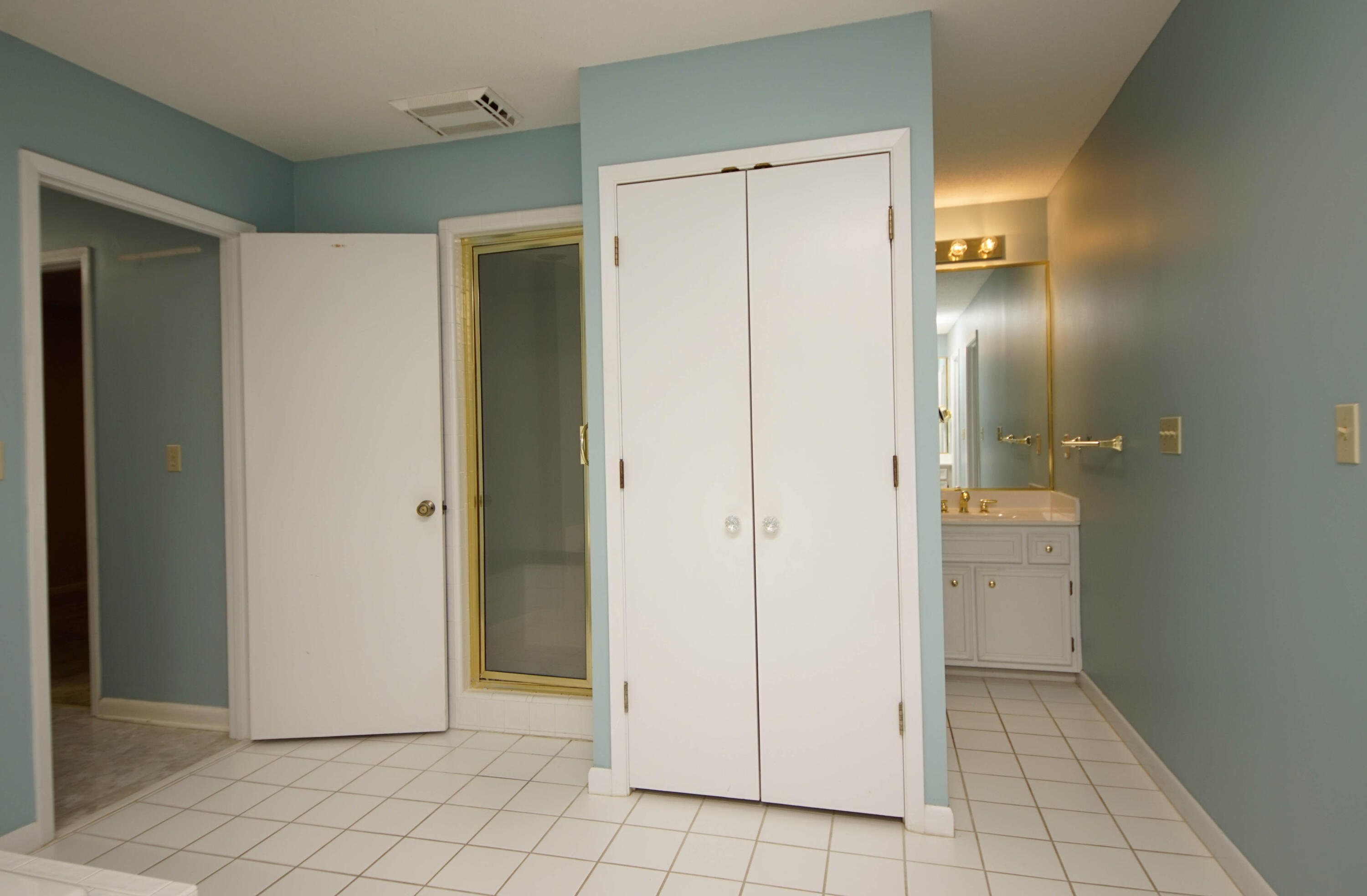 PARADISE POINT - Residential Lease