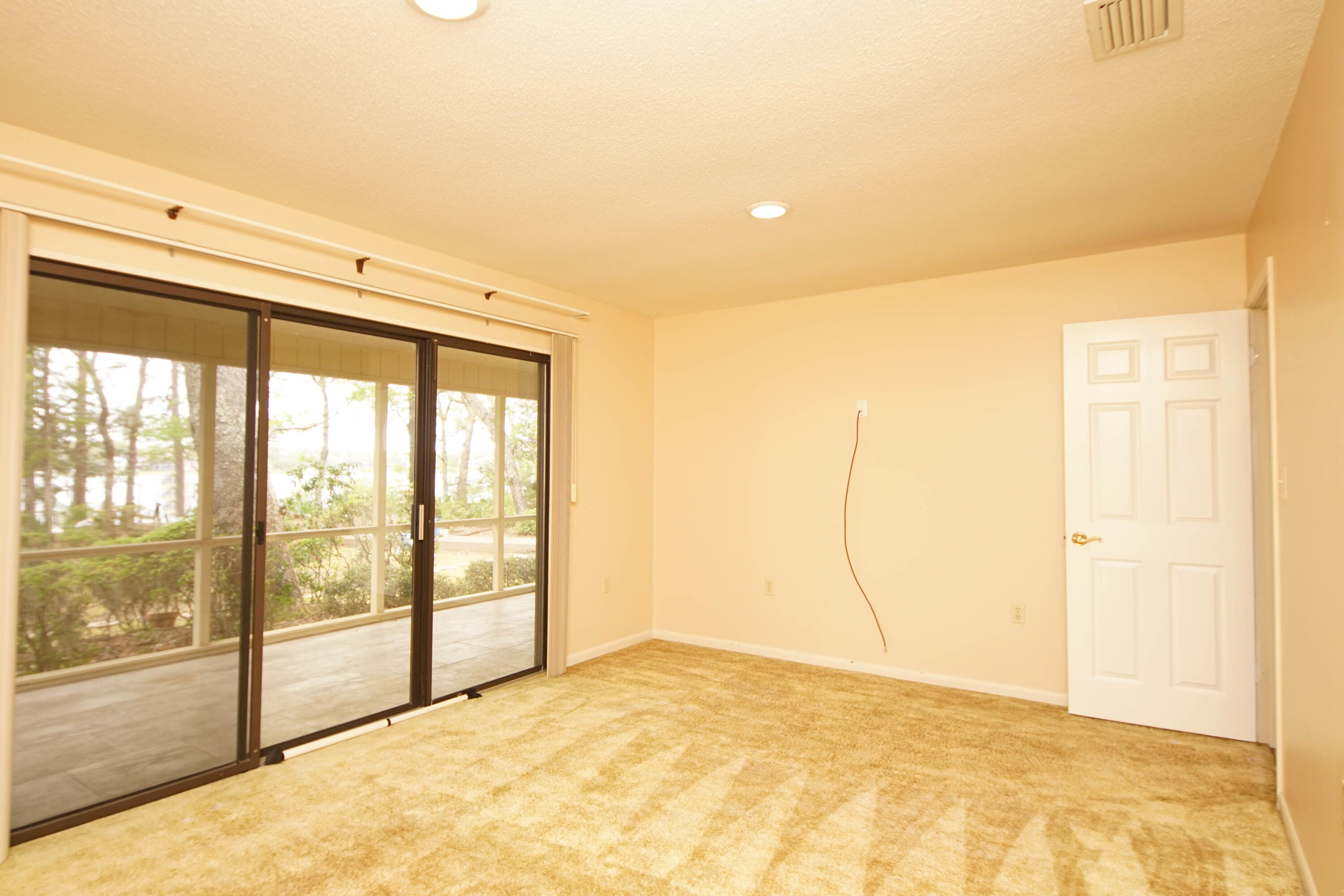PARADISE POINT - Residential Lease
