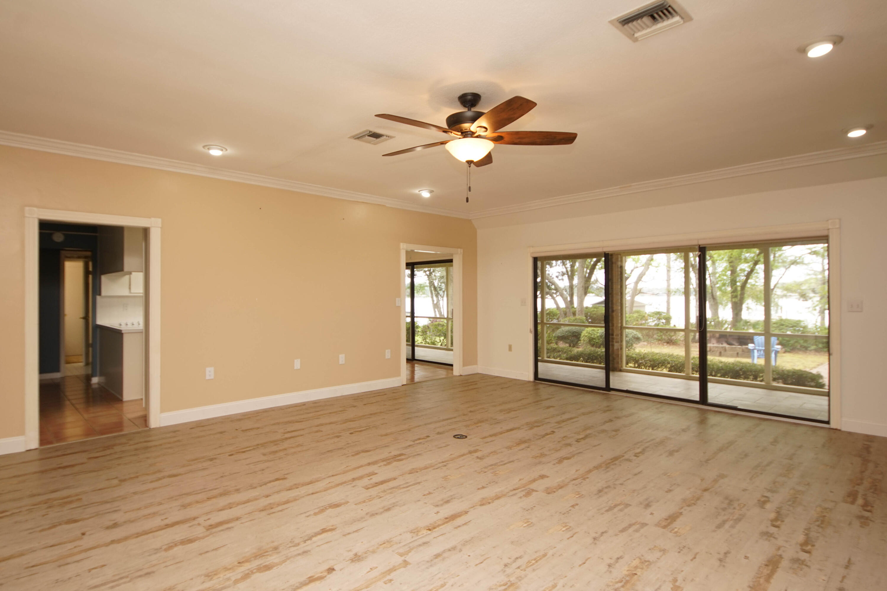 PARADISE POINT - Residential Lease