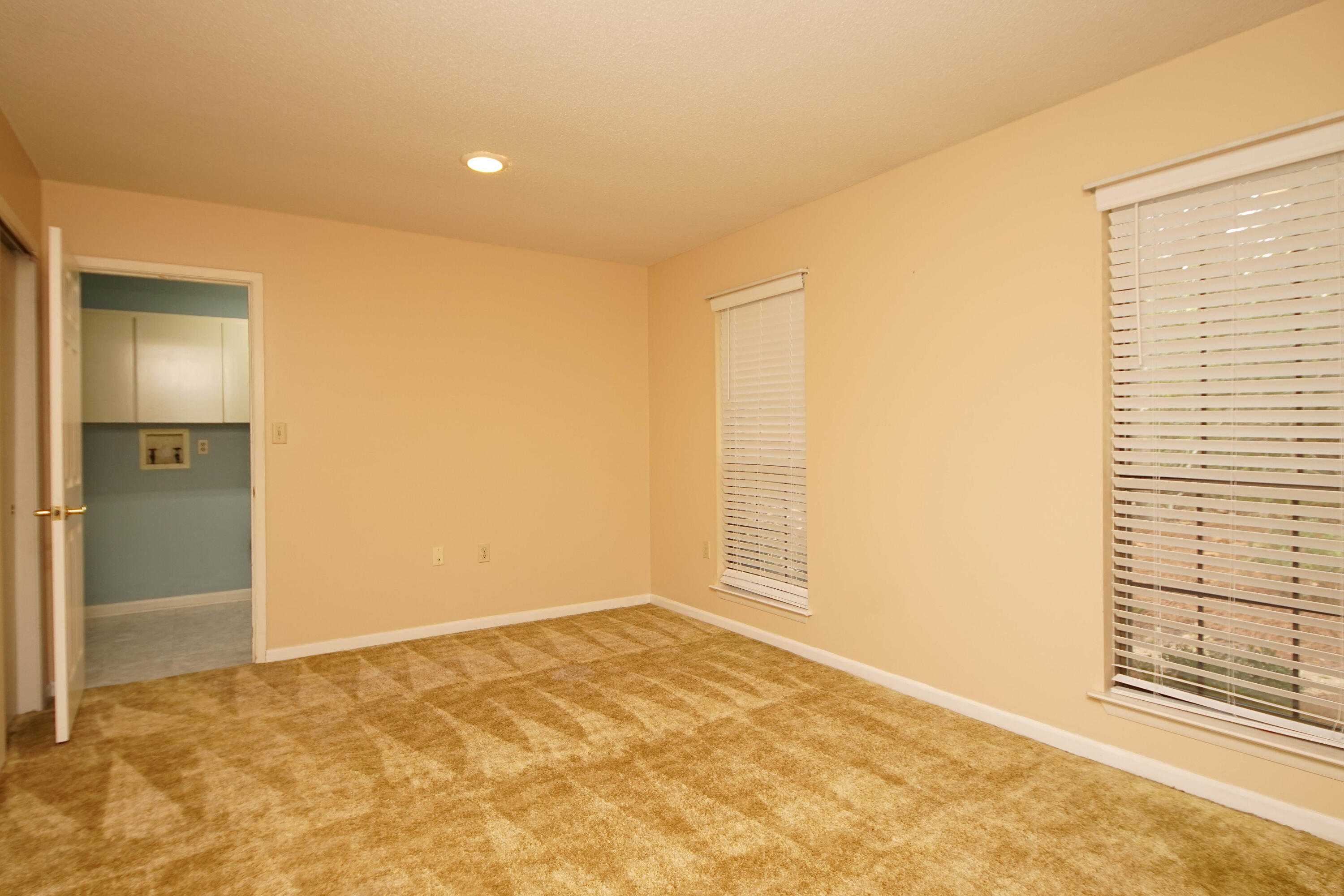 PARADISE POINT - Residential Lease
