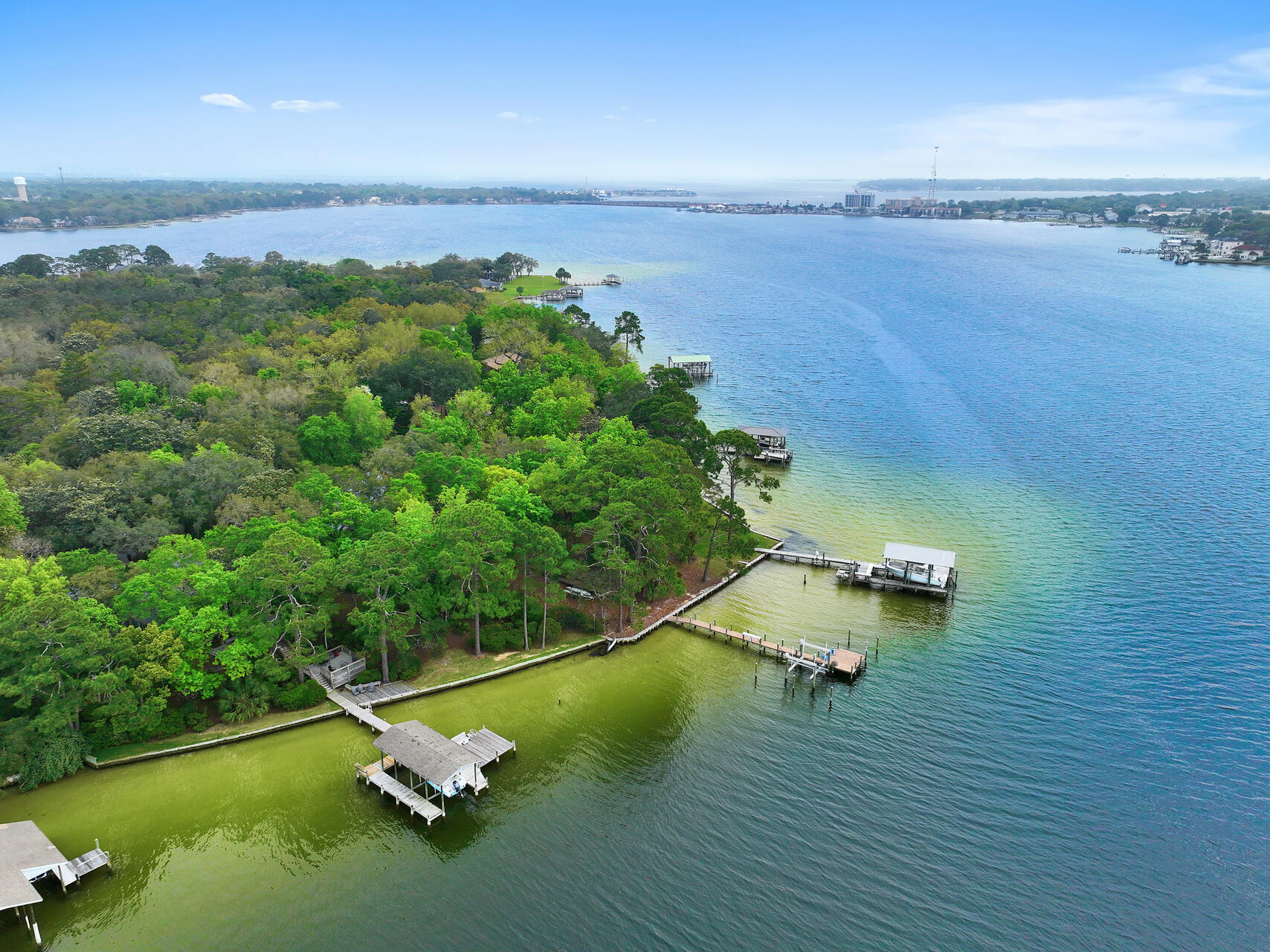 PARADISE POINT - Residential Lease